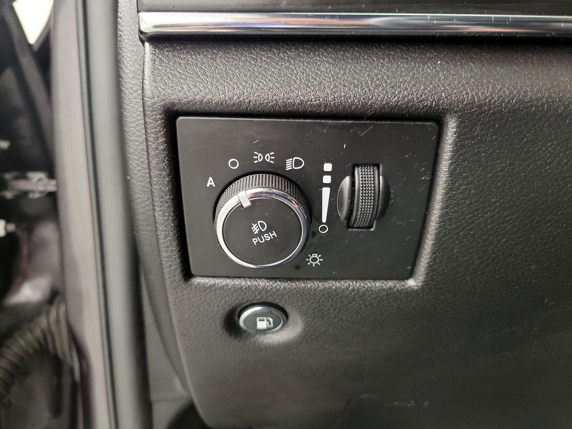 Thumbnail: 2019 Jeep Grand Cherokee - 11