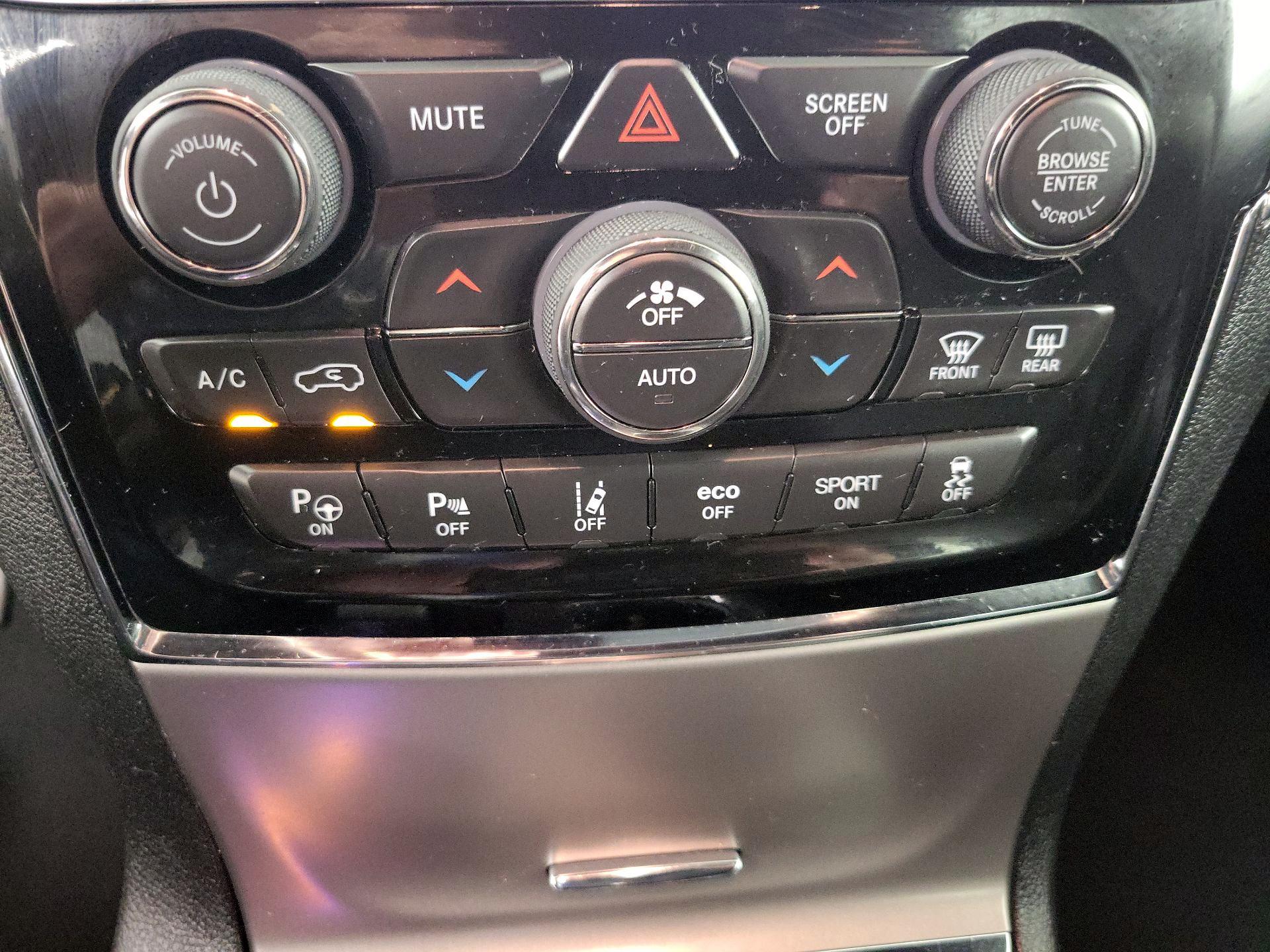 Thumbnail: 2019 Jeep Grand Cherokee - 15