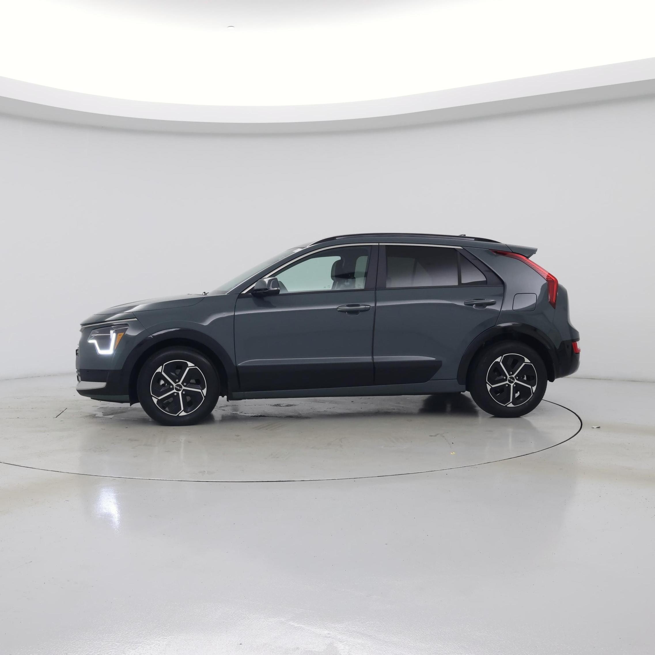 Thumbnail: 2025 Kia Niro - 3