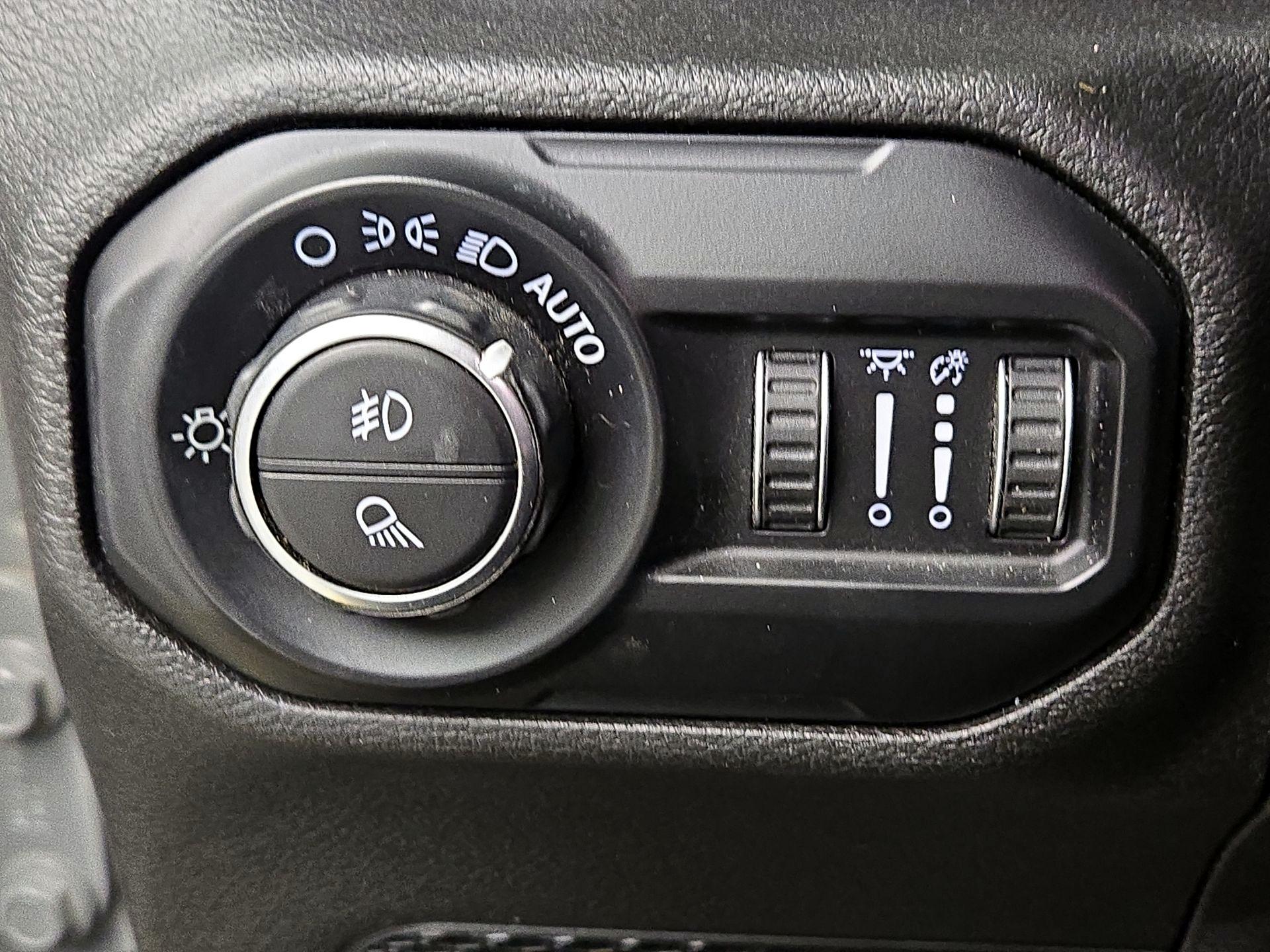 Thumbnail: 2020 Jeep Gladiator - 13