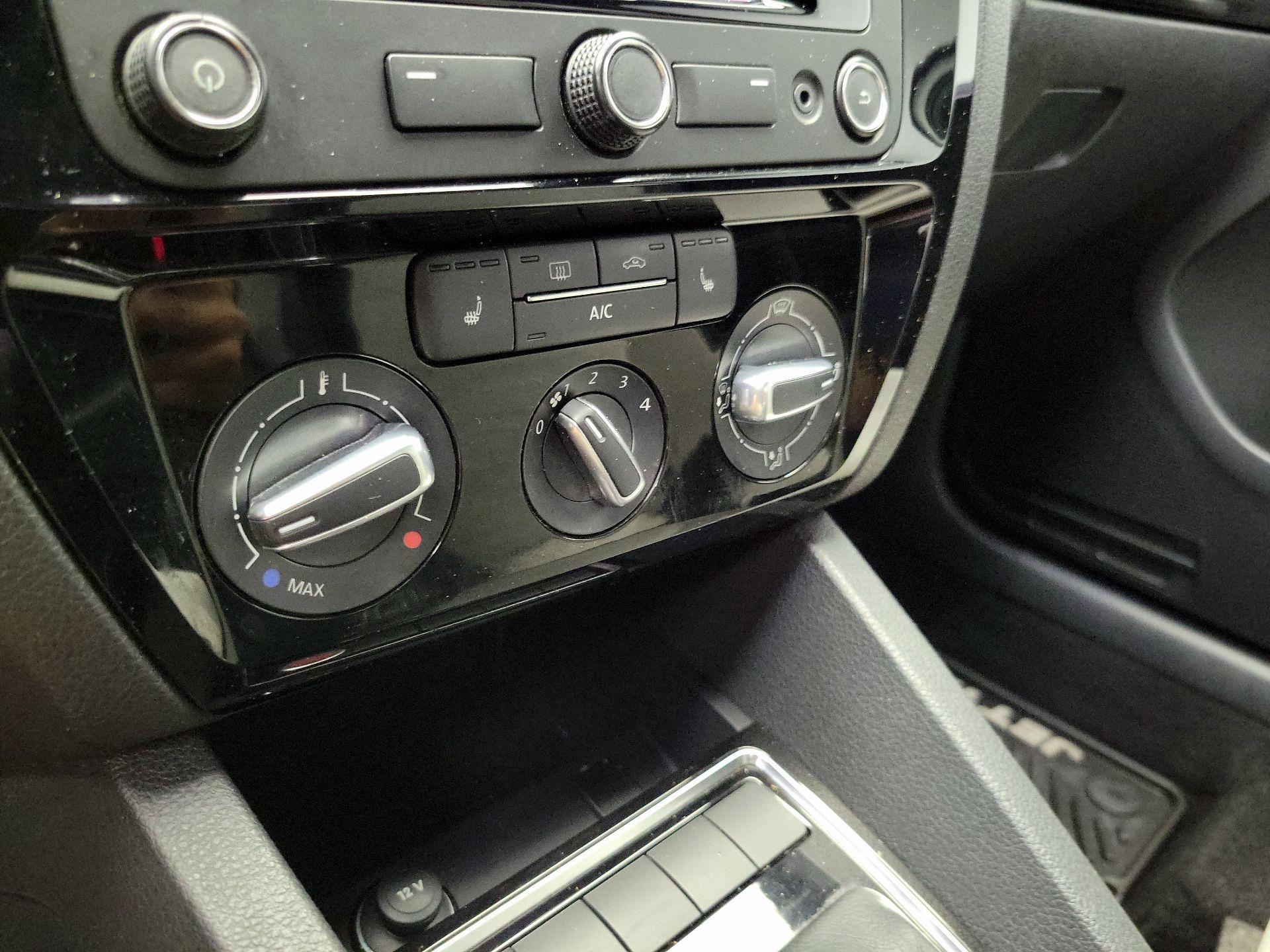 Thumbnail: 2015 Volkswagen Jetta - 16