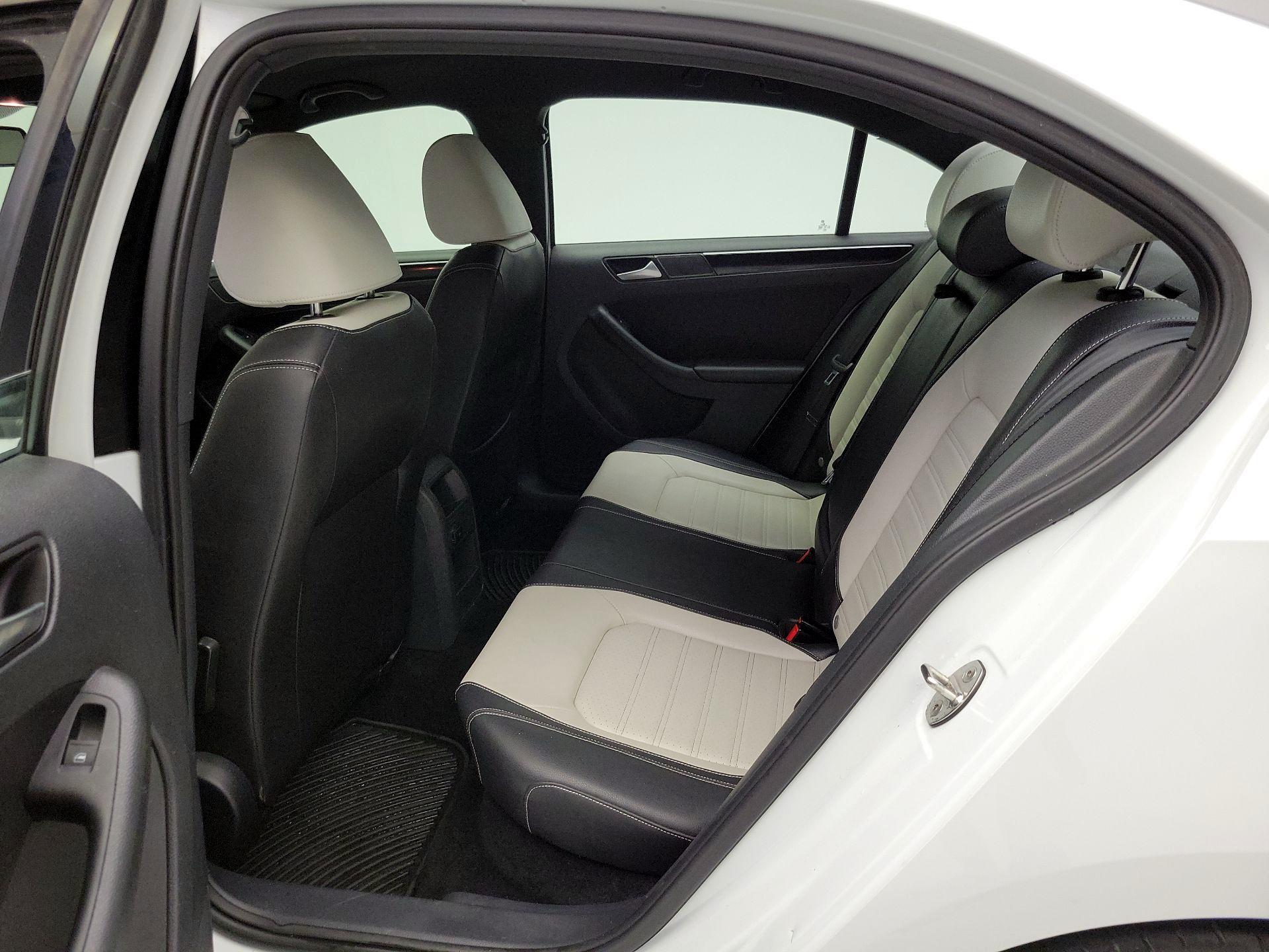 Thumbnail: 2015 Volkswagen Jetta - 19
