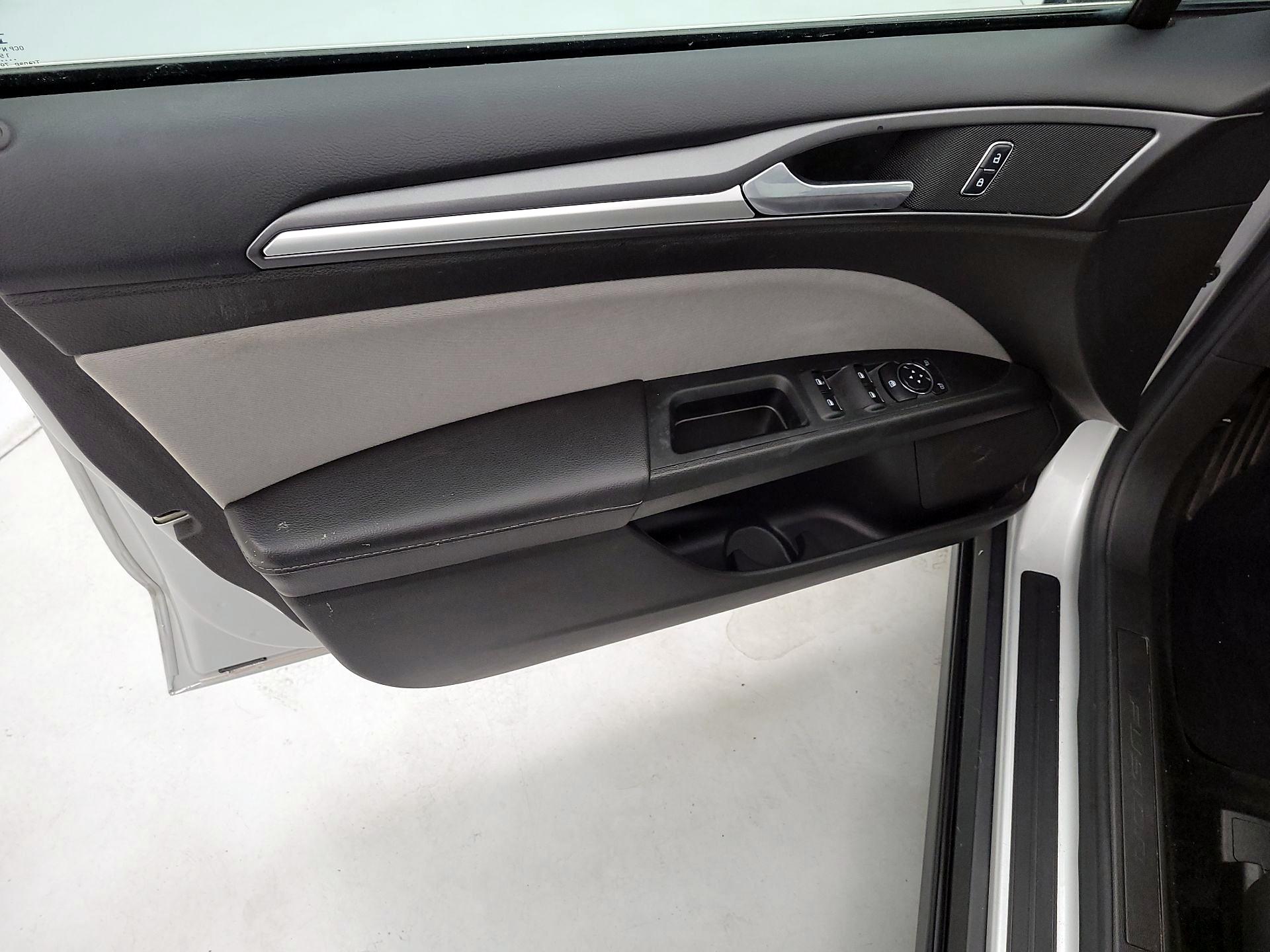 Thumbnail: 2016 Ford Fusion - 12