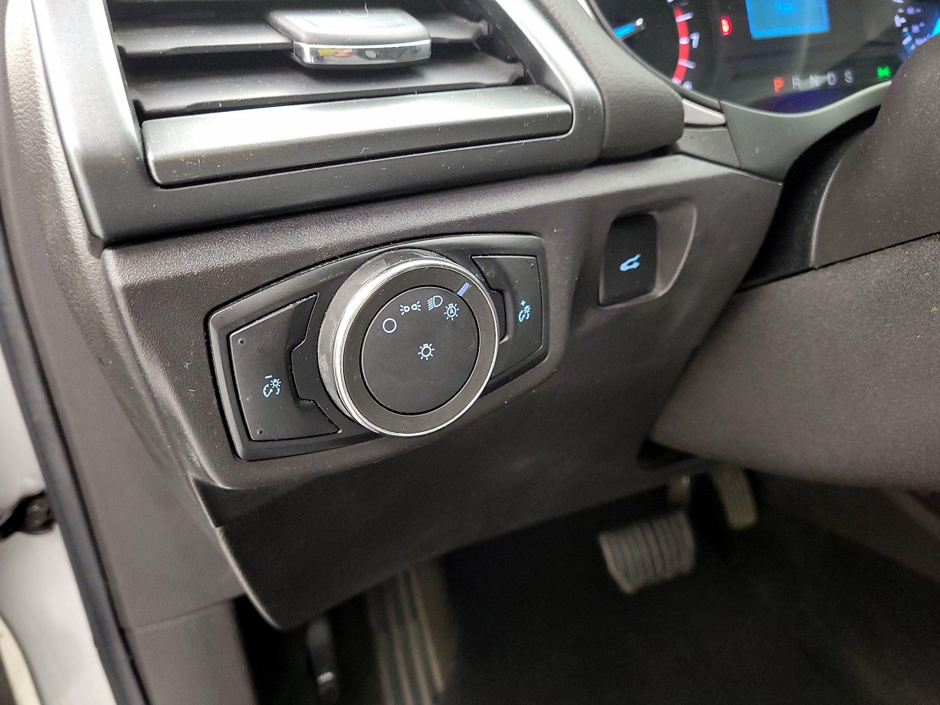 Thumbnail: 2016 Ford Fusion - 13