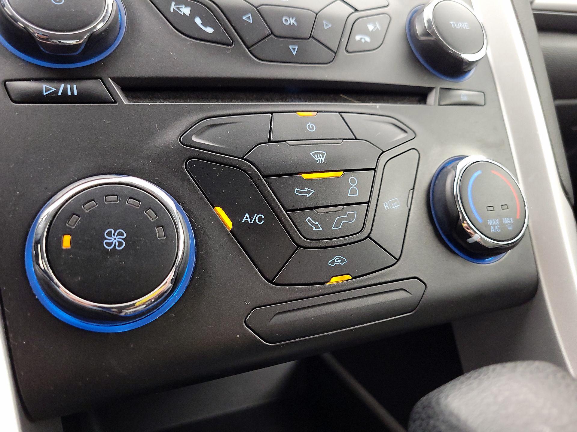 Thumbnail: 2016 Ford Fusion - 16
