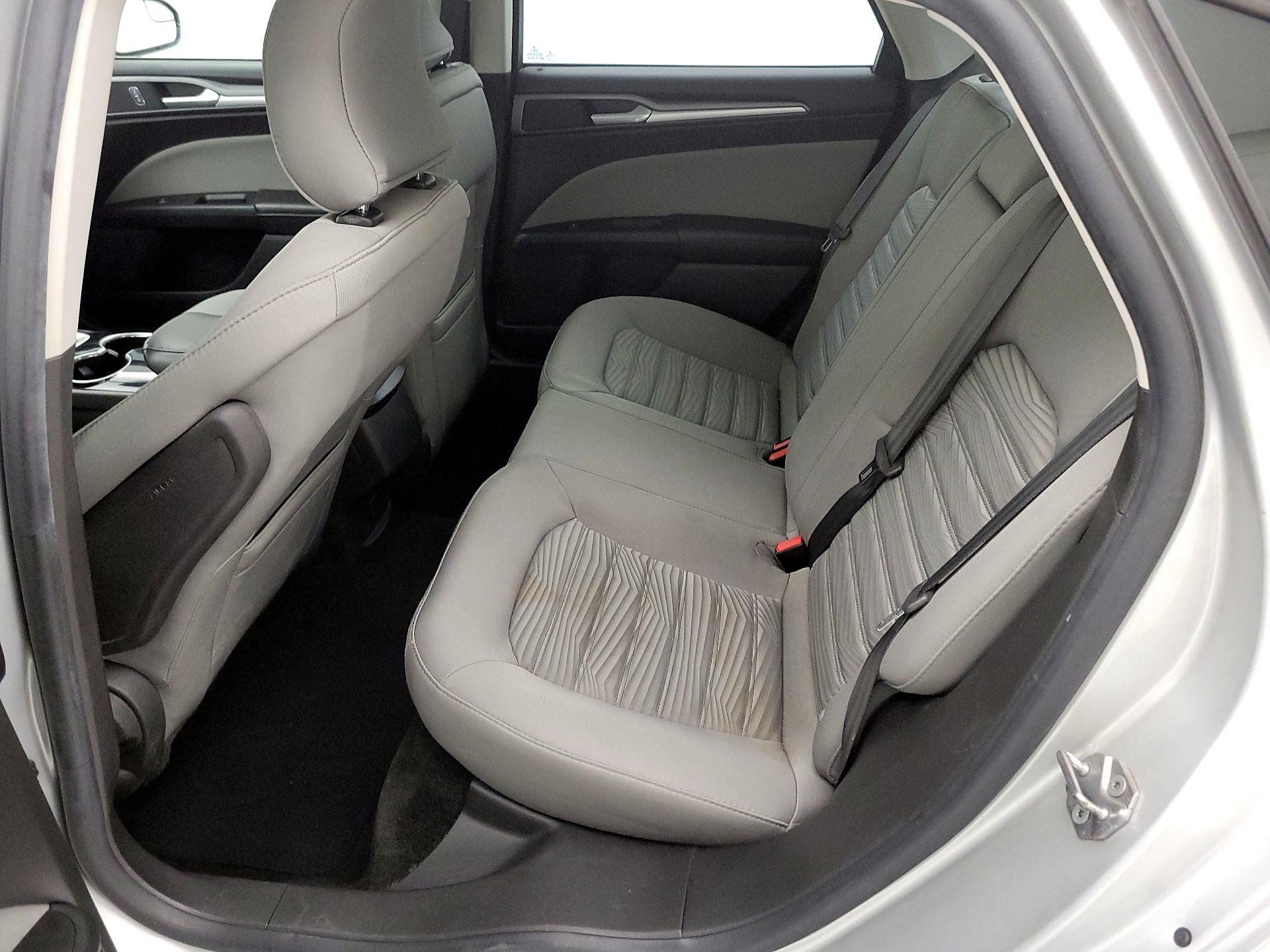 Thumbnail: 2016 Ford Fusion - 19
