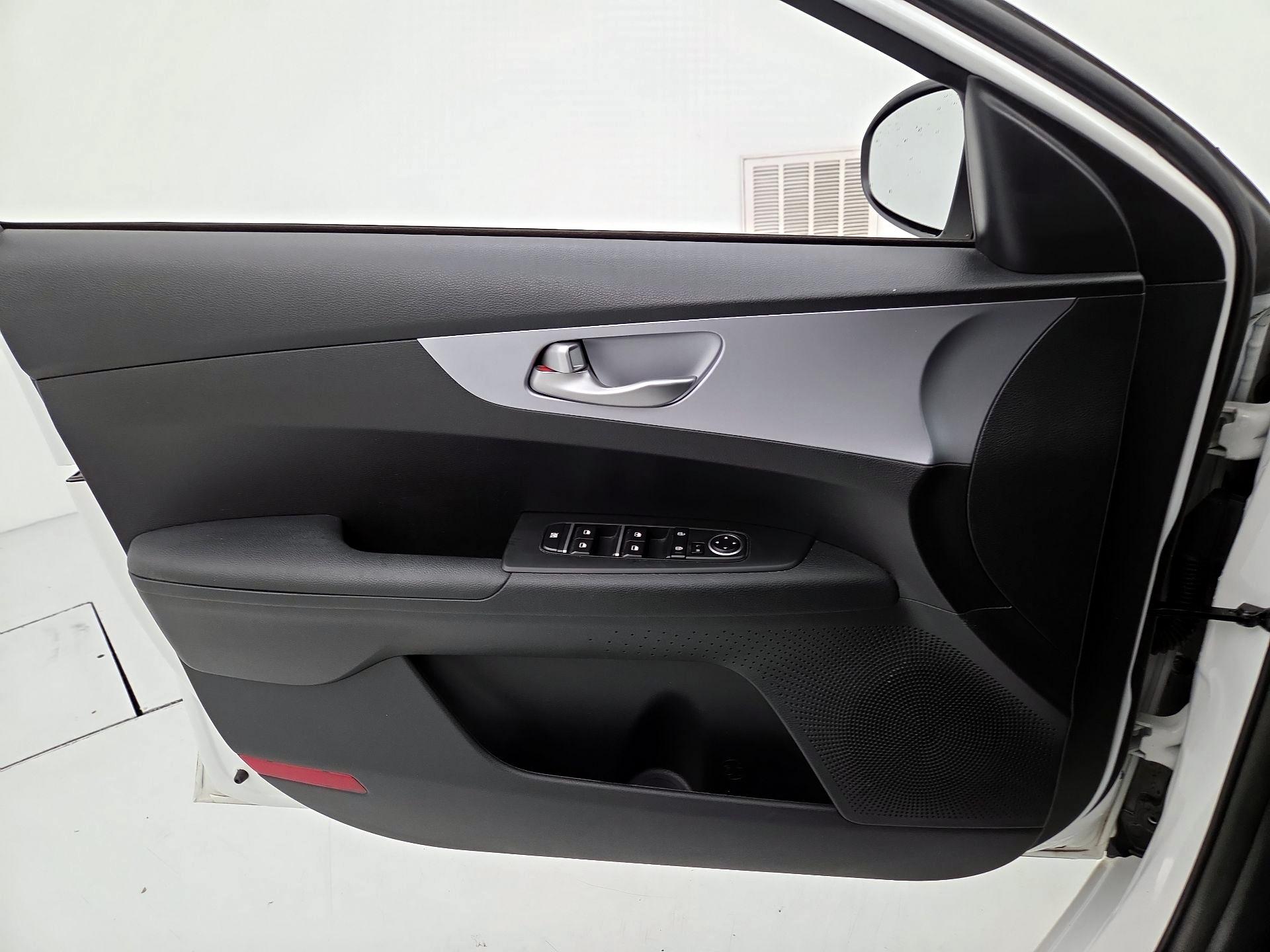 Thumbnail: 2024 Kia Forte - 12