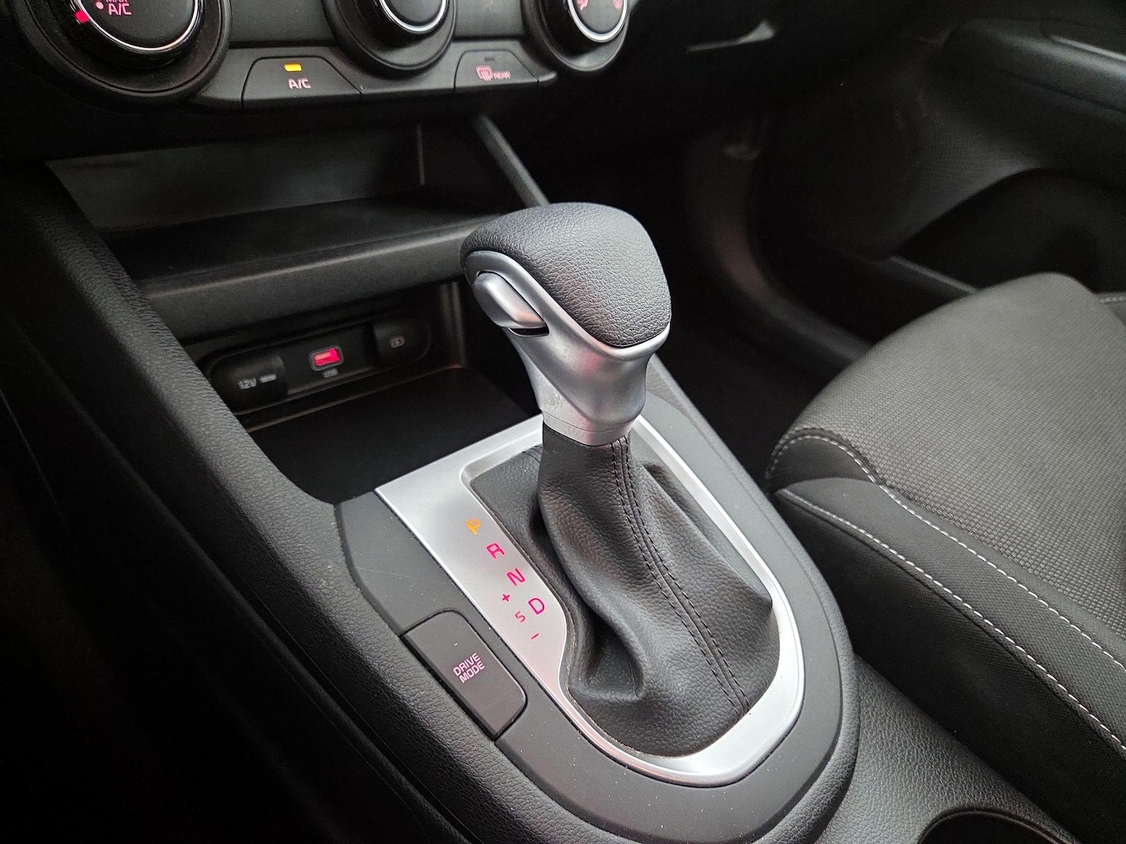 2024 Kia Forte LXS - Photo 18