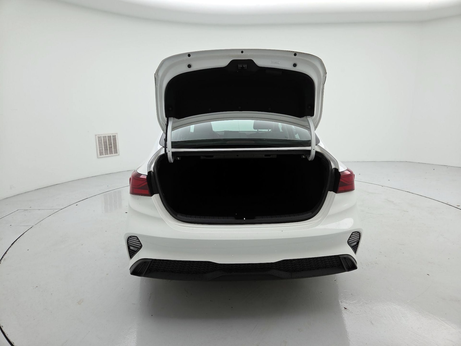 2024 Kia Forte LXS - Photo 21