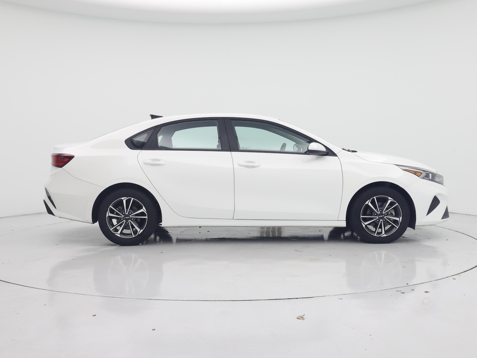 2024 Kia Forte LXS - Photo 8