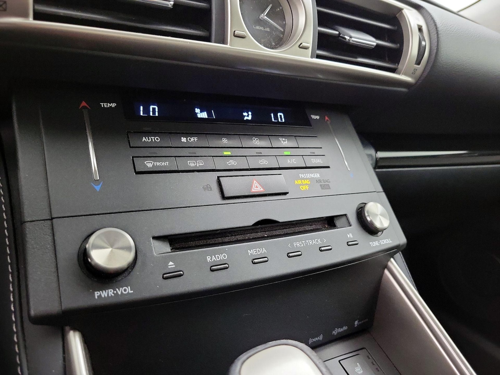 2016 Lexus IS 300 - Photo 17