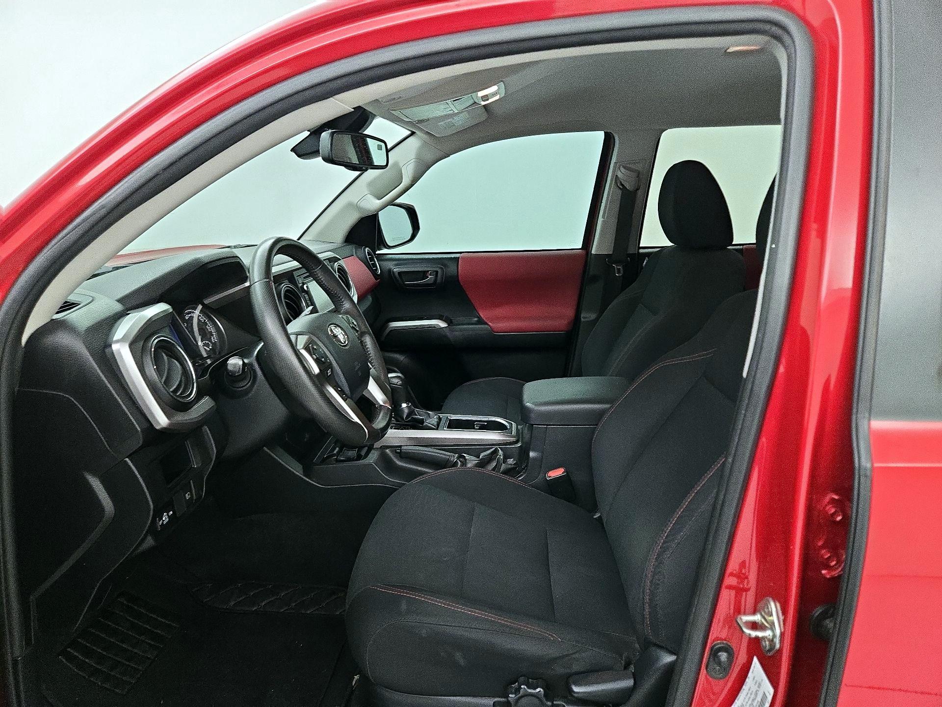 Thumbnail: 2019 Toyota Tacoma - 11