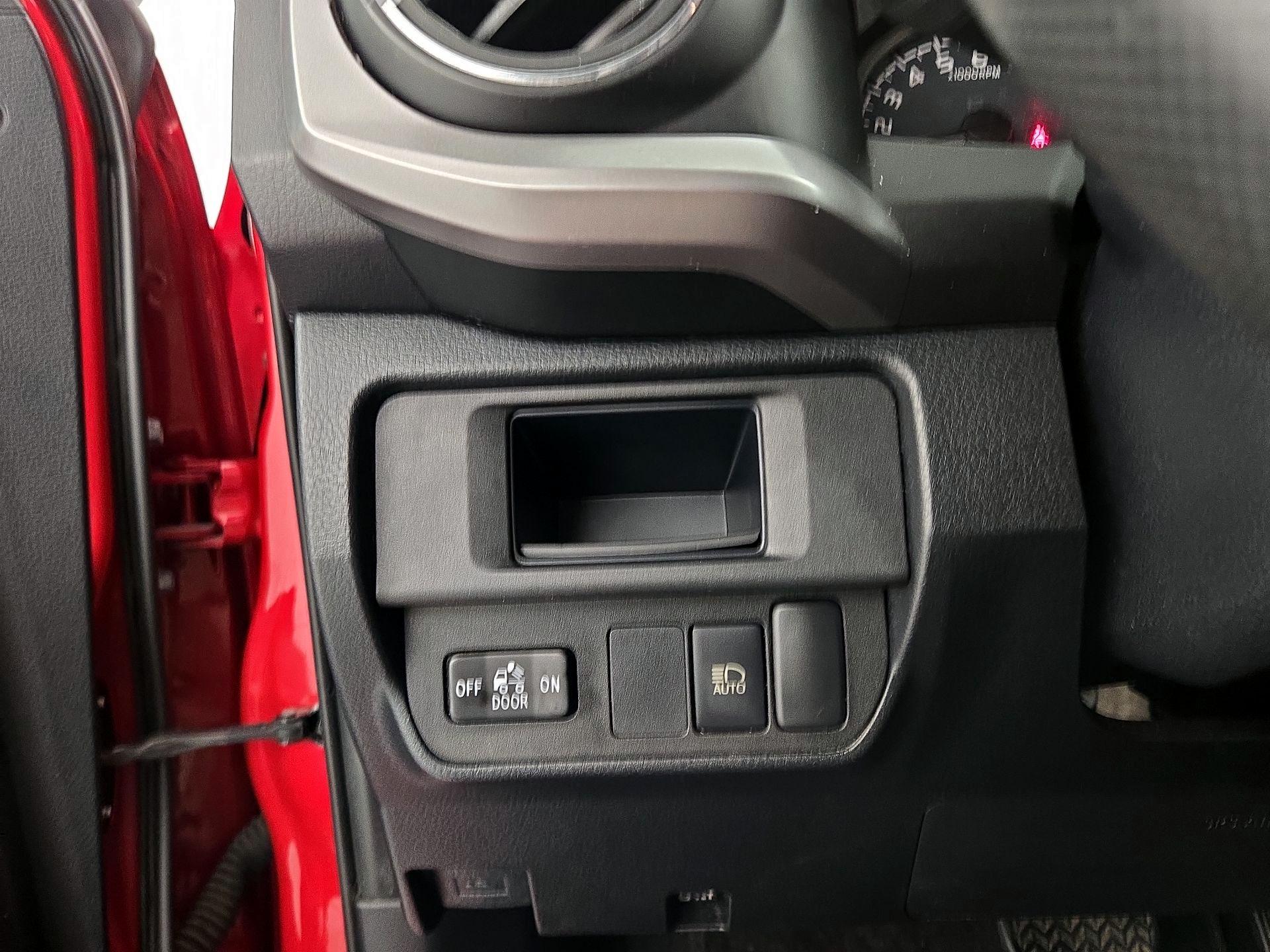 Thumbnail: 2019 Toyota Tacoma - 13