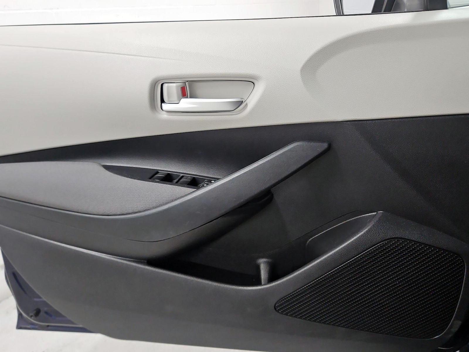 2020 Toyota Corolla LE - Photo 13
