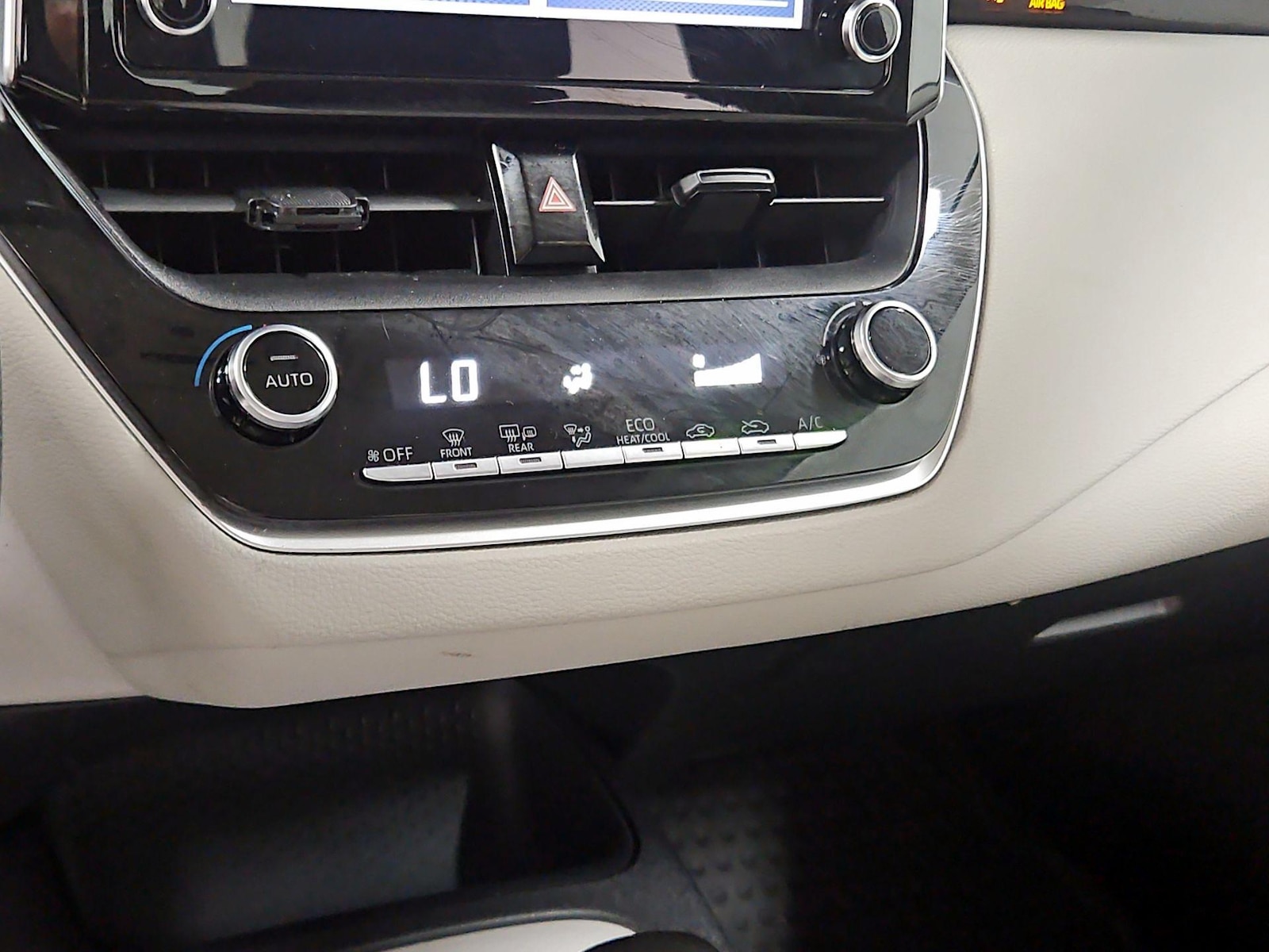 2020 Toyota Corolla LE - Photo 17