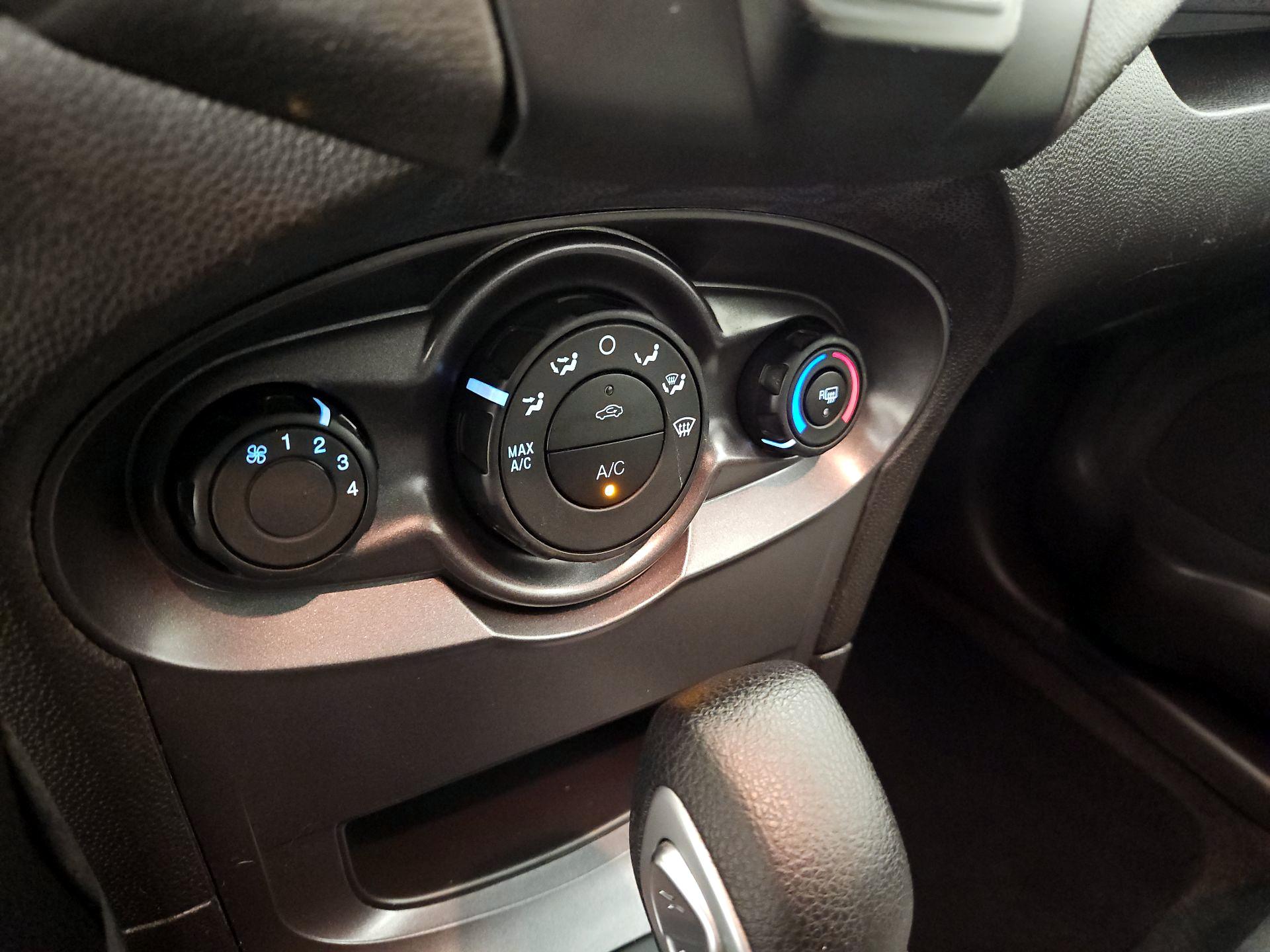 Thumbnail: 2016 Ford Fiesta - 15