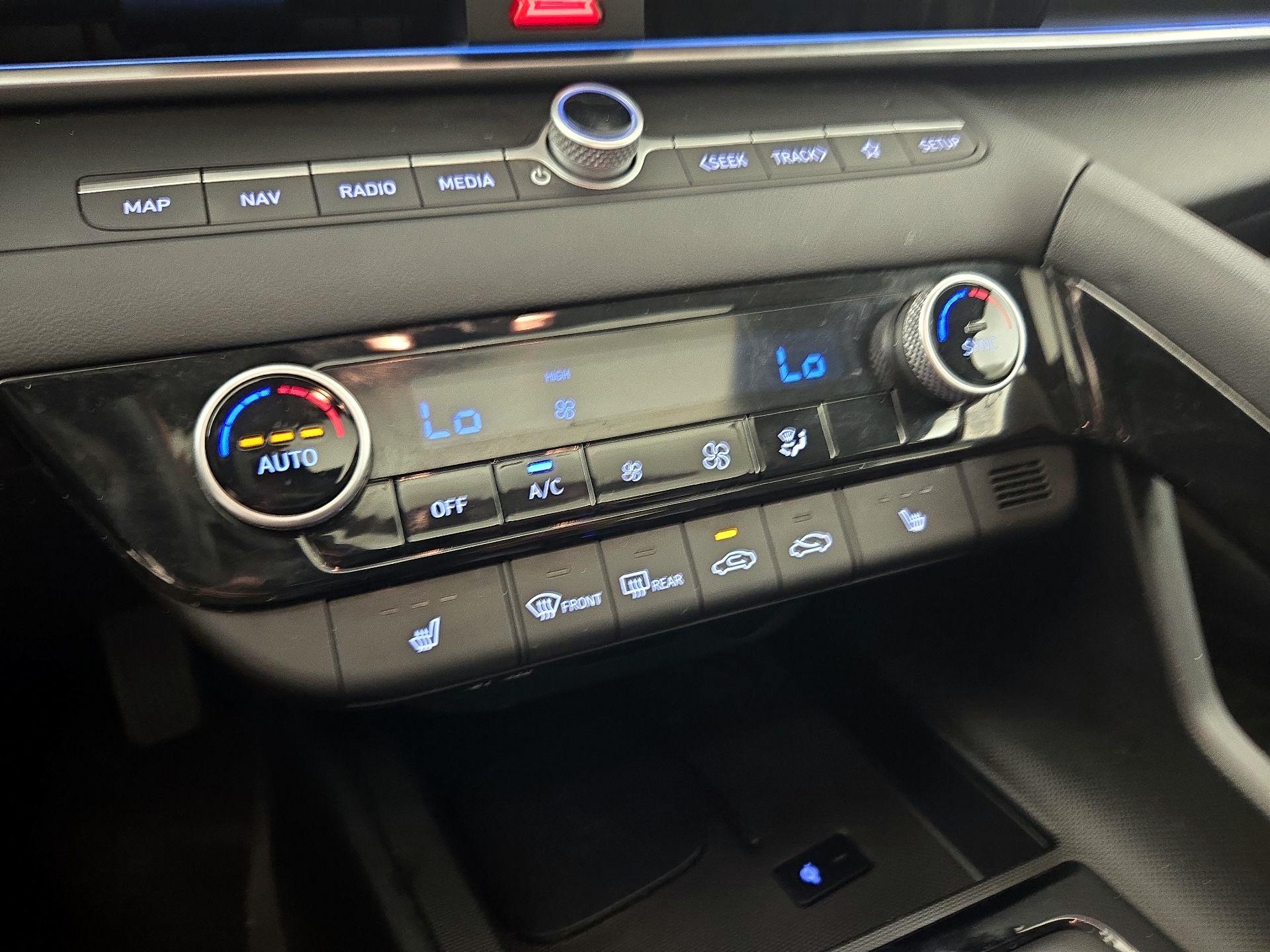 Thumbnail: 2024 Hyundai Elantra - 17