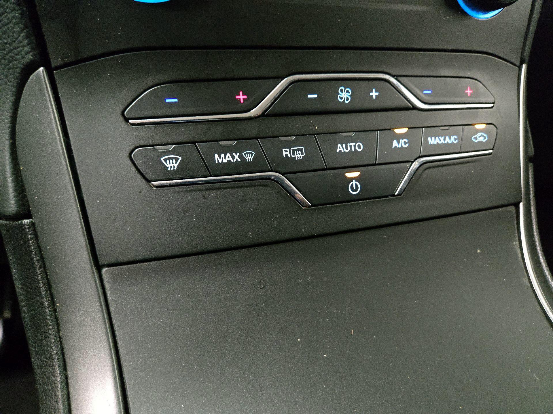 Thumbnail: 2020 Ford Edge - 16