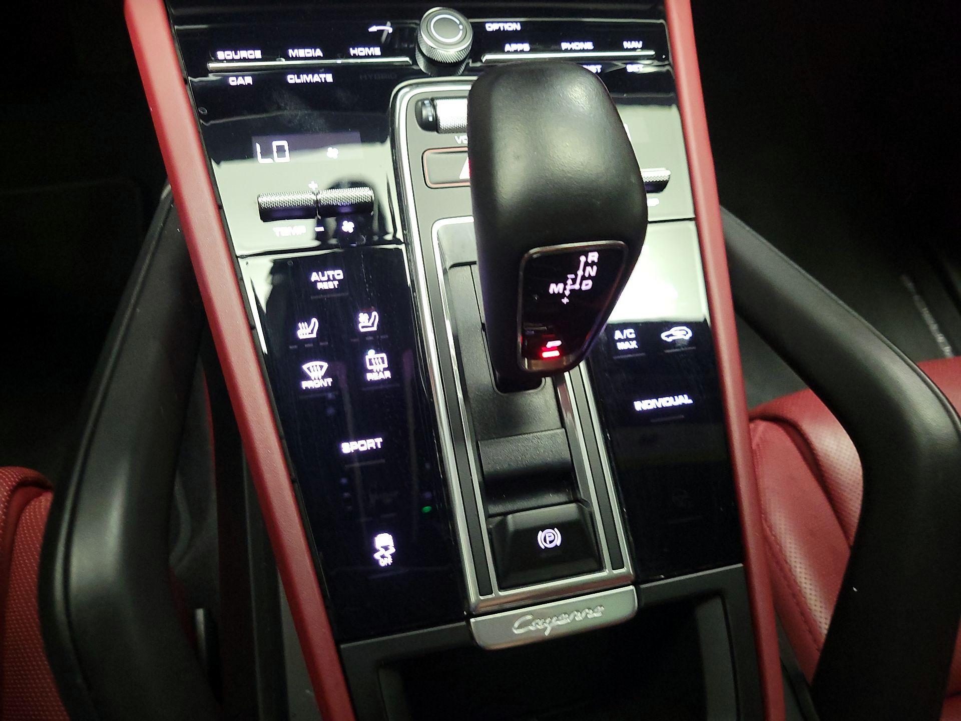 Thumbnail: 2023 Porsche Cayenne - 16
