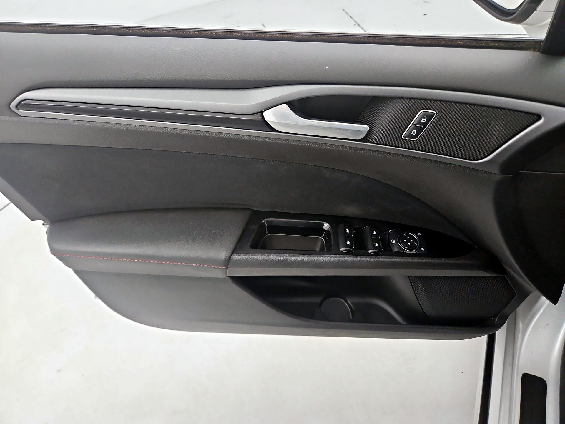Thumbnail: 2016 Ford Fusion - 12