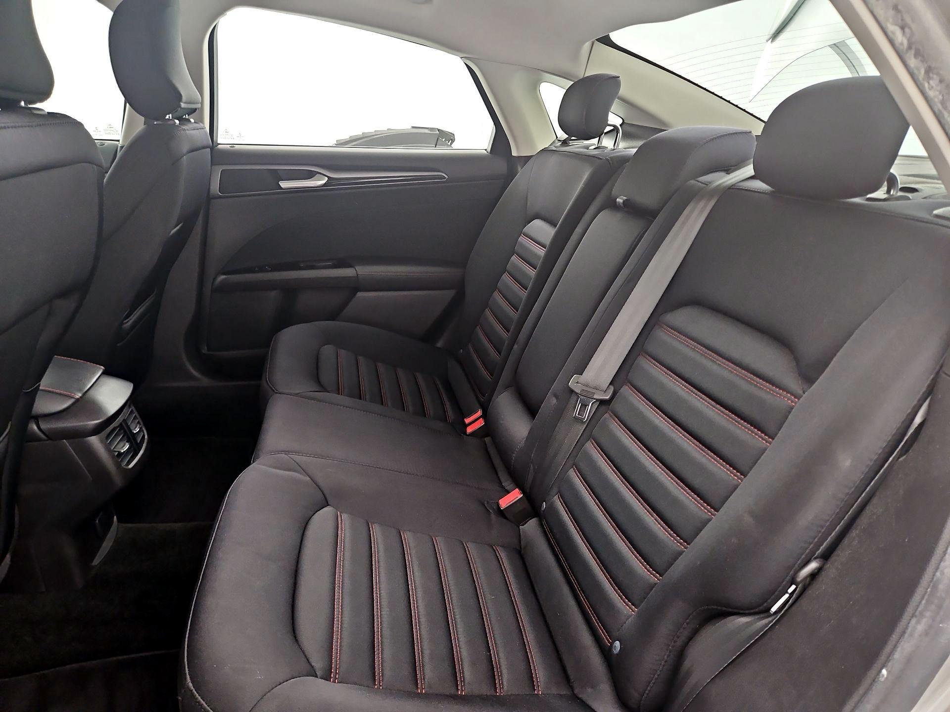 Thumbnail: 2016 Ford Fusion - 19
