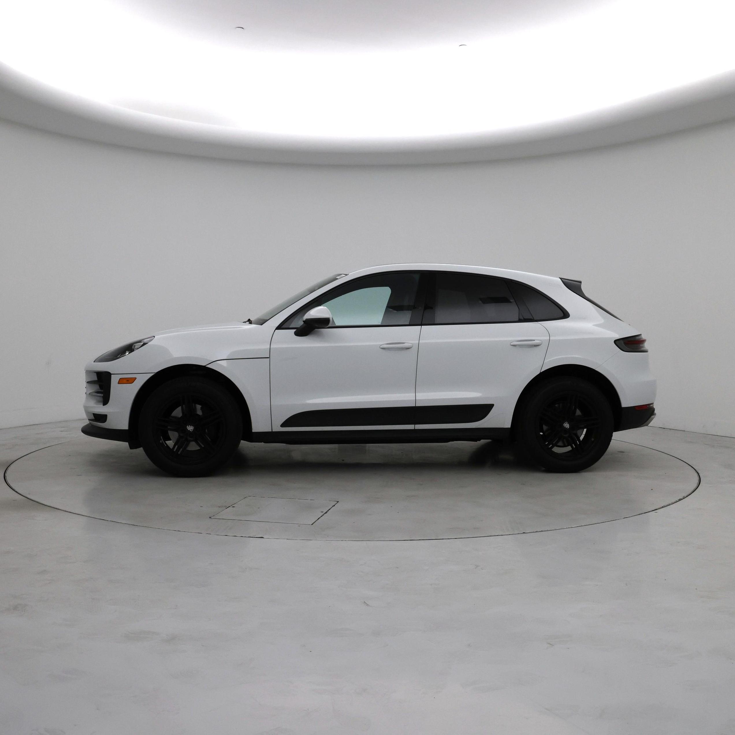 Thumbnail: 2020 Porsche Macan - 3