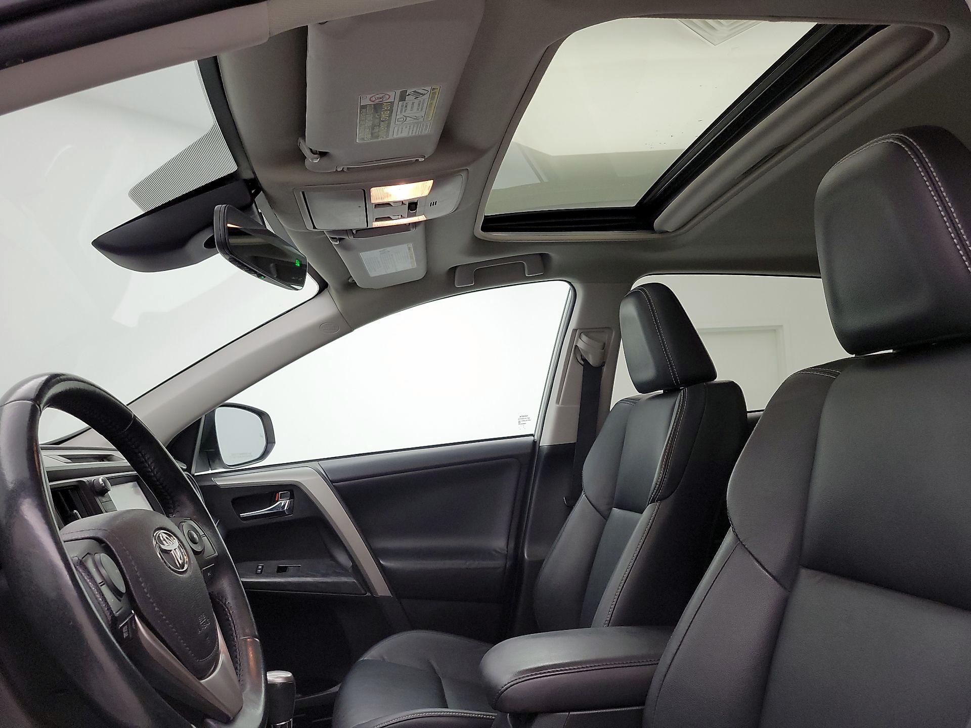 Thumbnail: 2017 Toyota RAV4 - 20