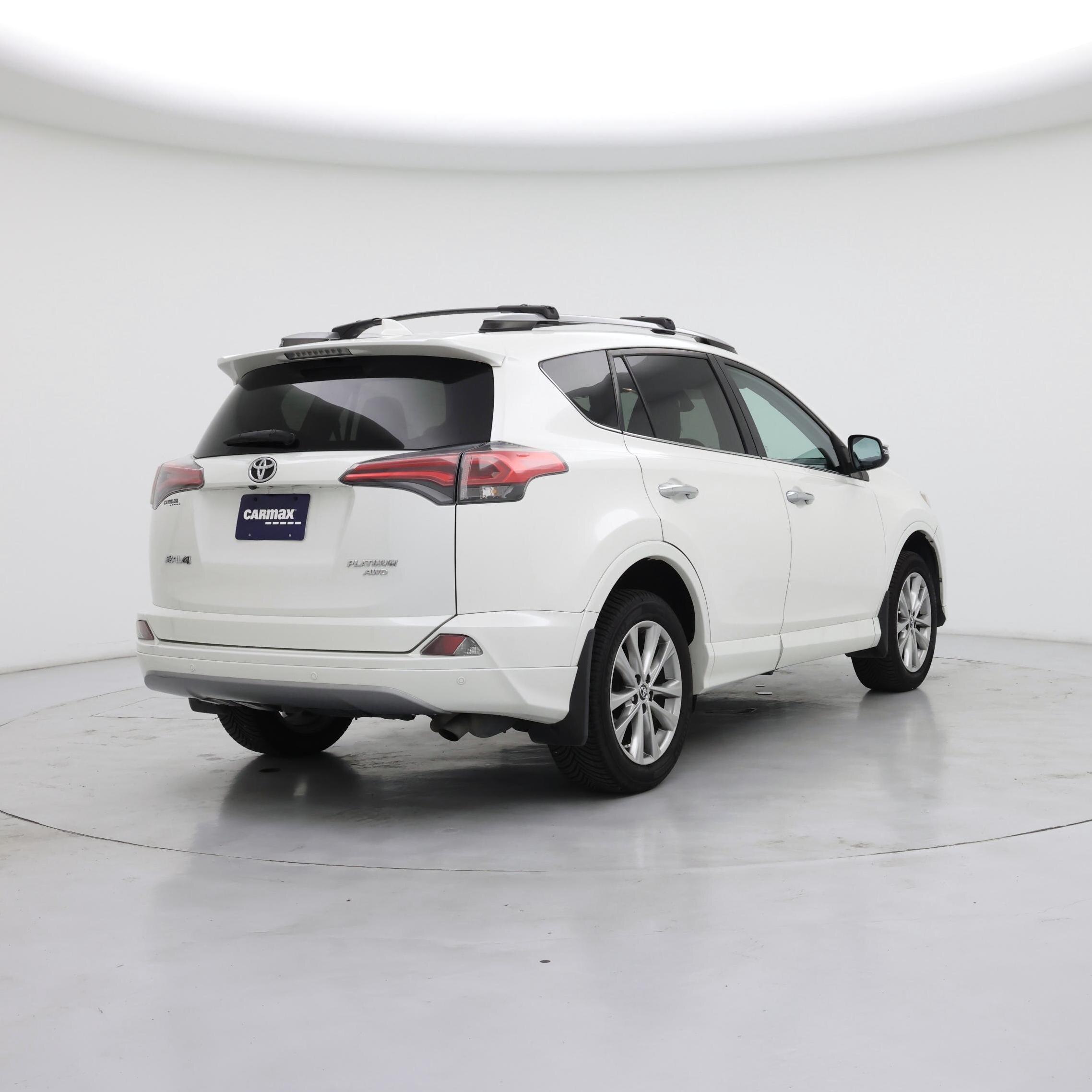 Thumbnail: 2017 Toyota RAV4 - 8