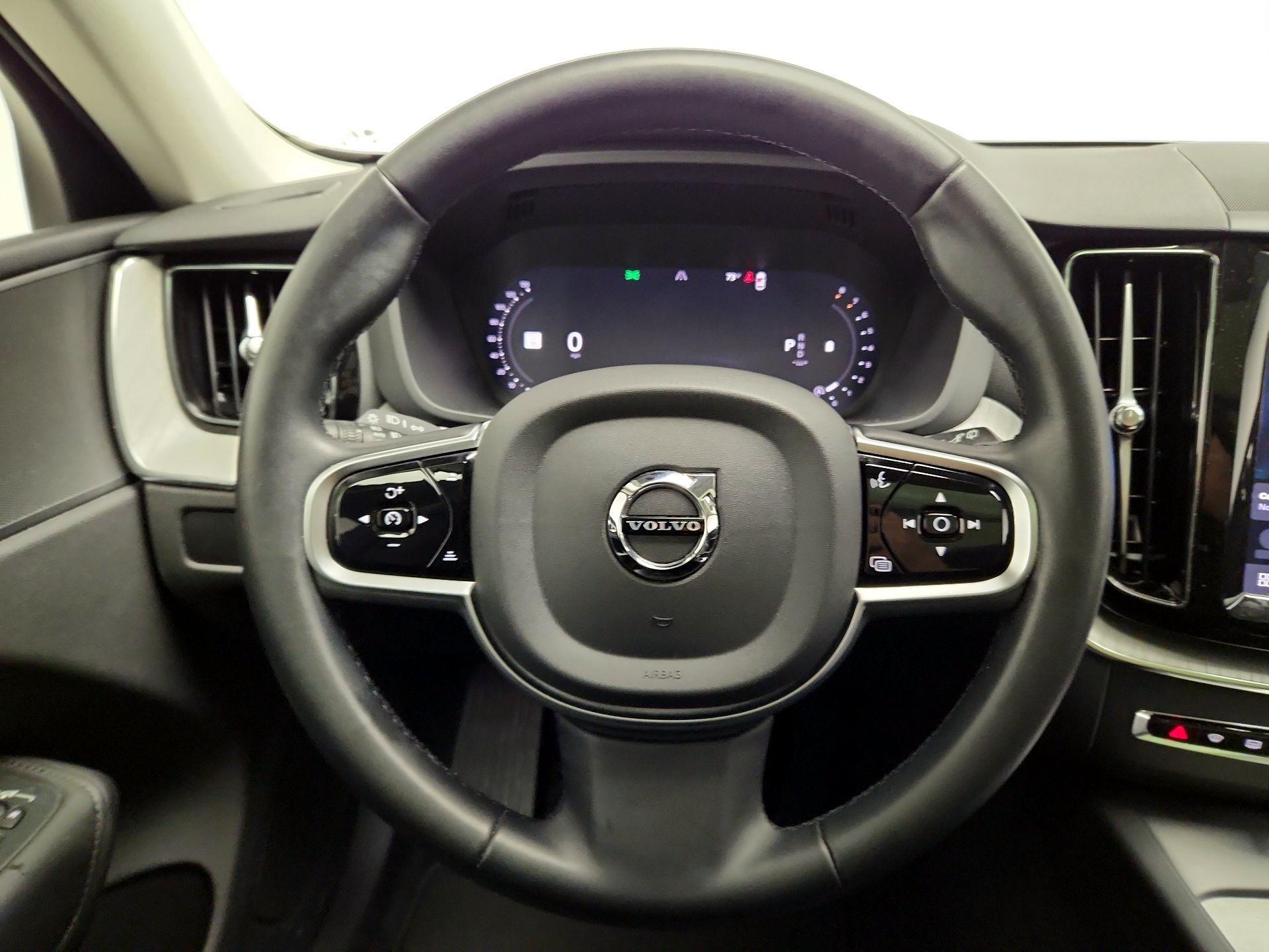 Thumbnail: 2025 Volvo XC60 - 10