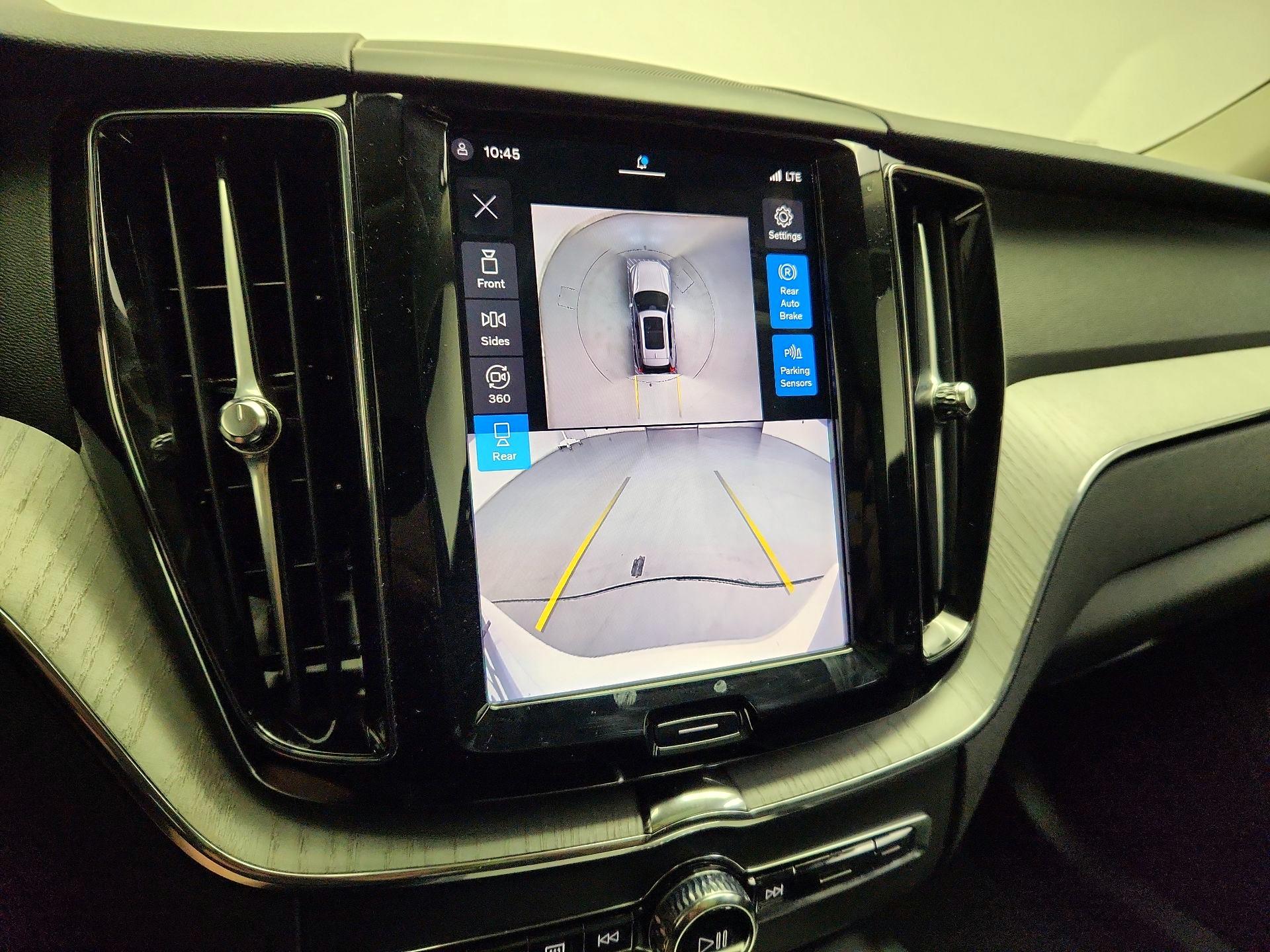 Thumbnail: 2025 Volvo XC60 - 14
