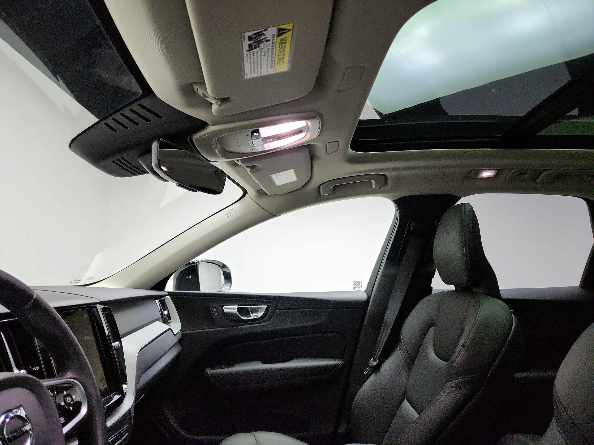 Thumbnail: 2025 Volvo XC60 - 18