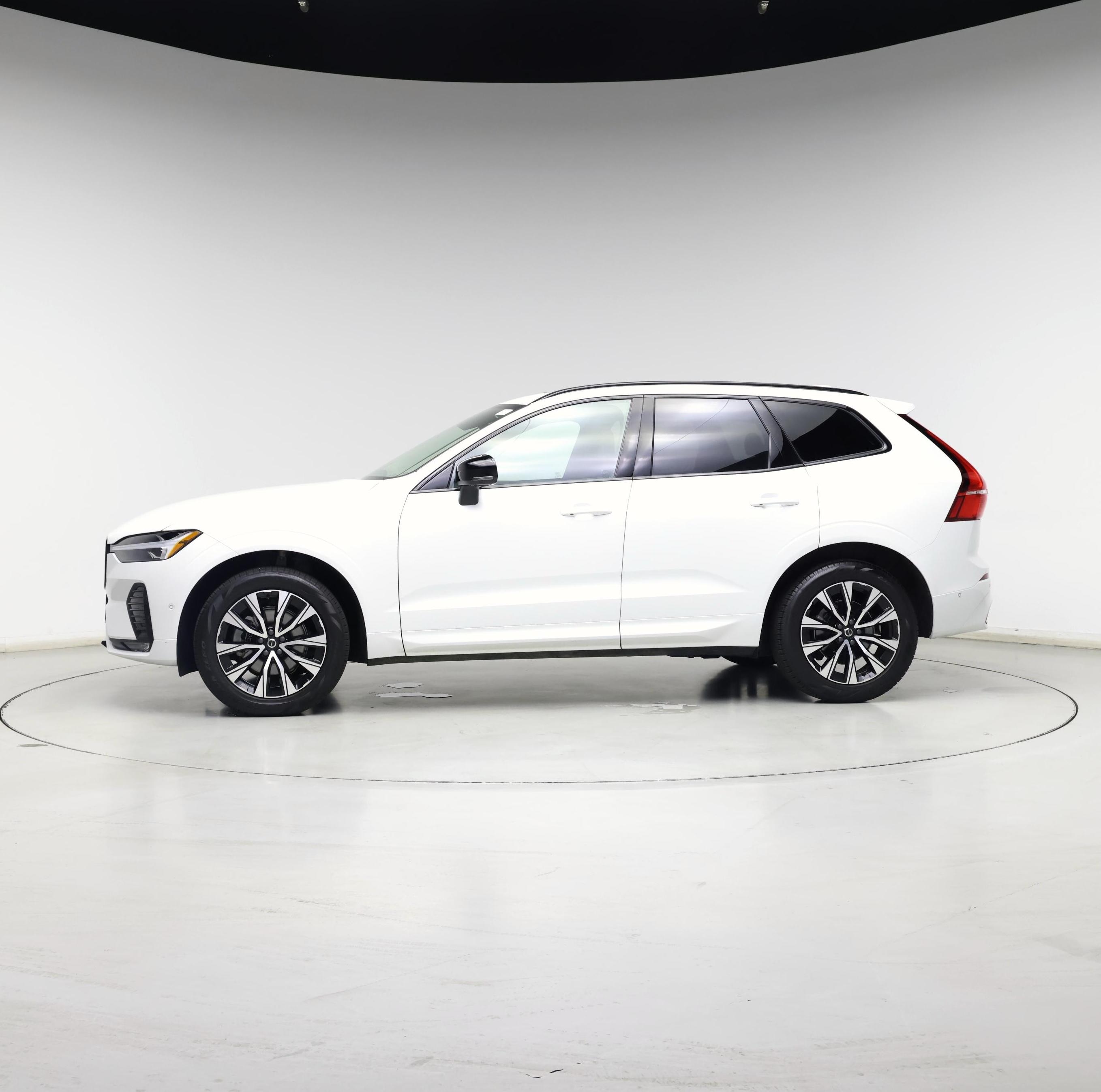 Thumbnail: 2025 Volvo XC60 - 3