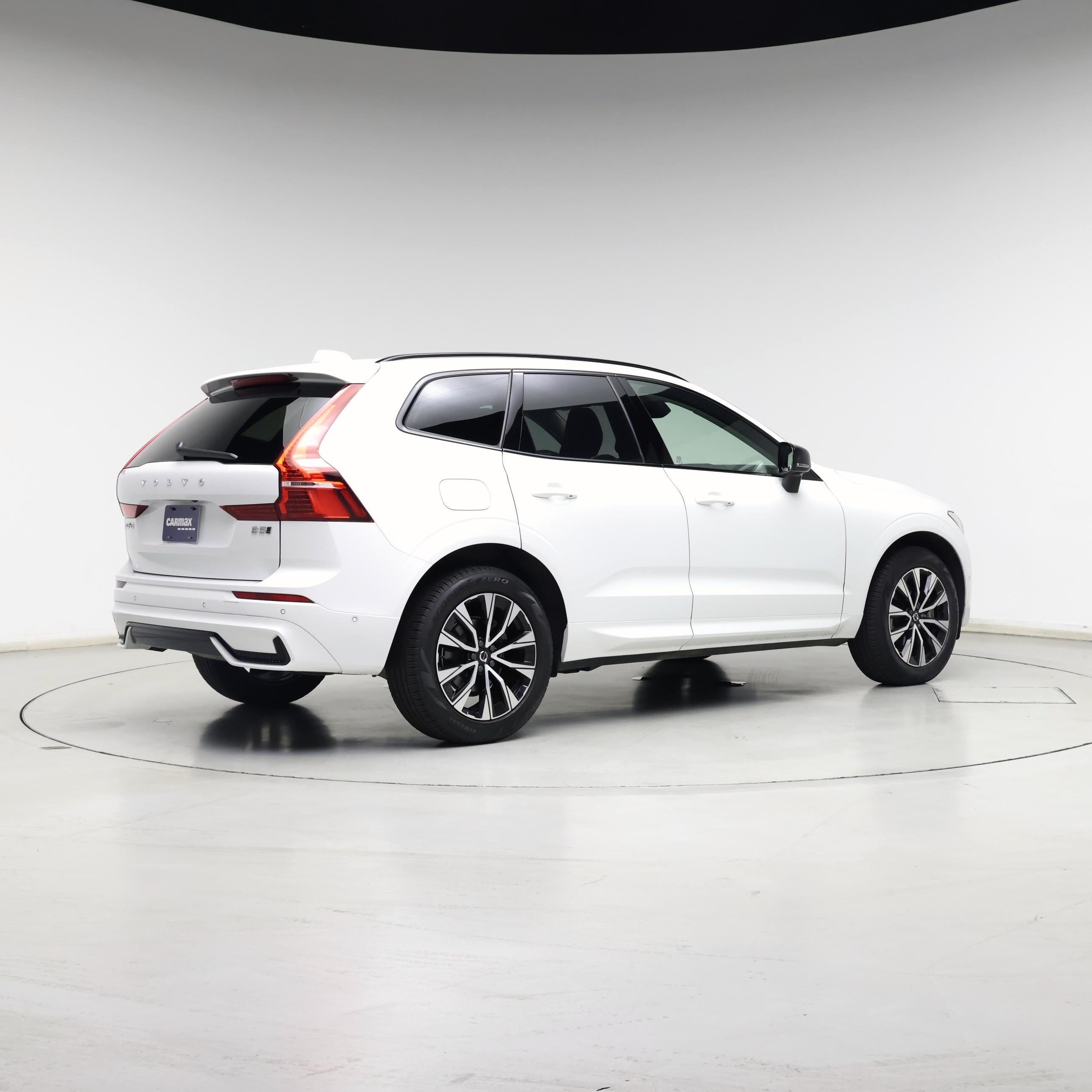 Thumbnail: 2025 Volvo XC60 - 8