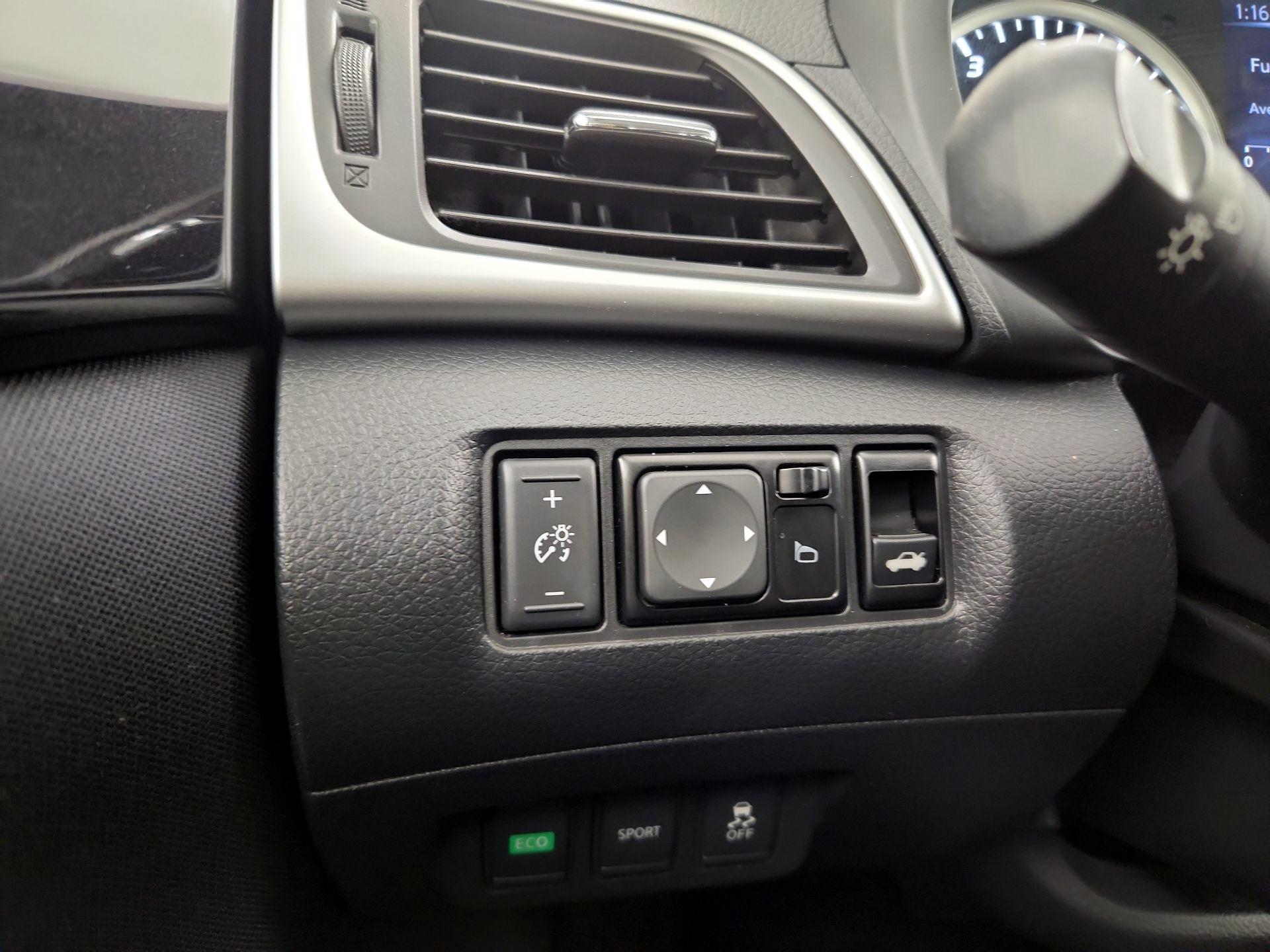 Thumbnail: 2016 Nissan Sentra - 13
