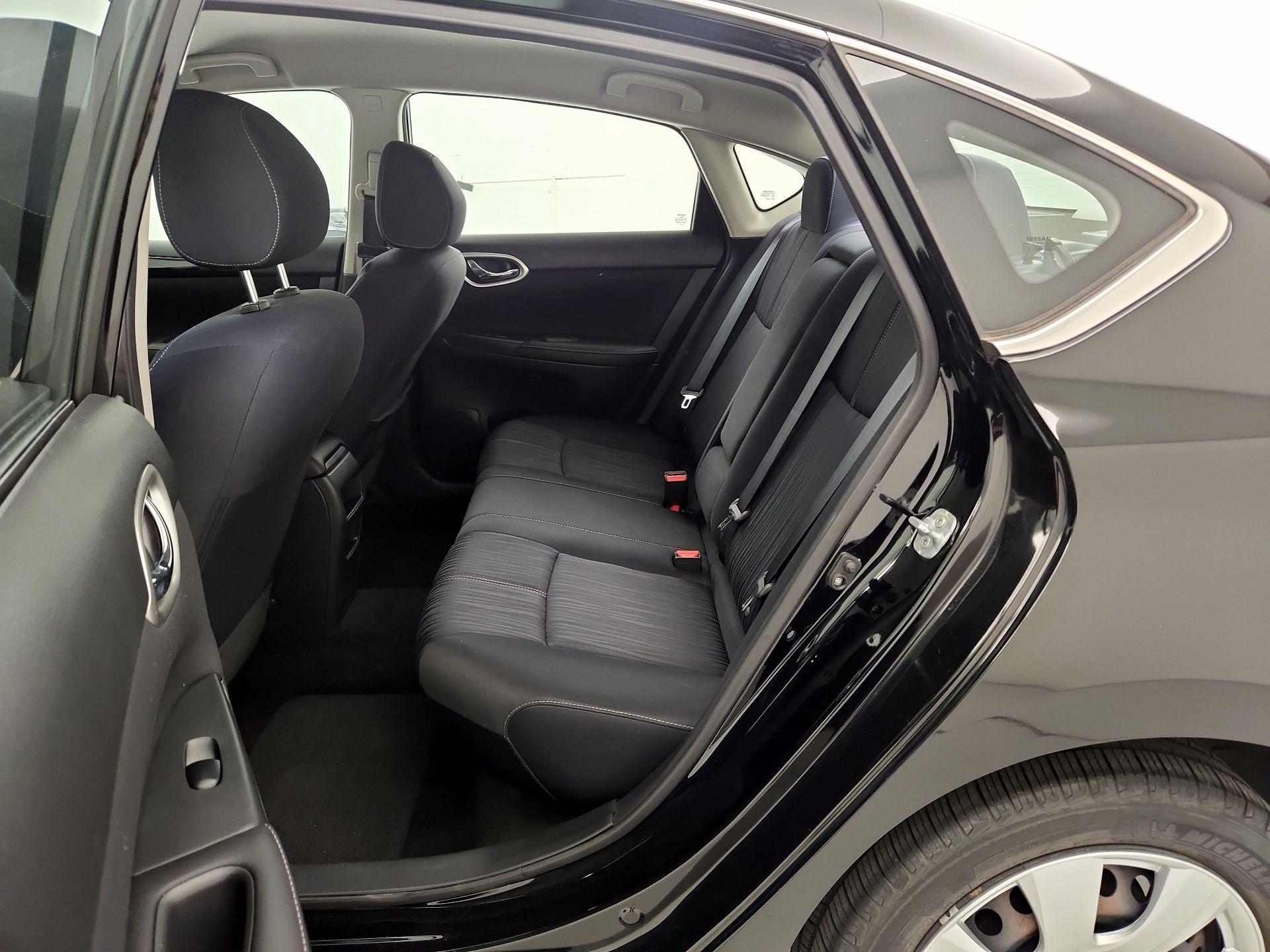 Thumbnail: 2016 Nissan Sentra - 19