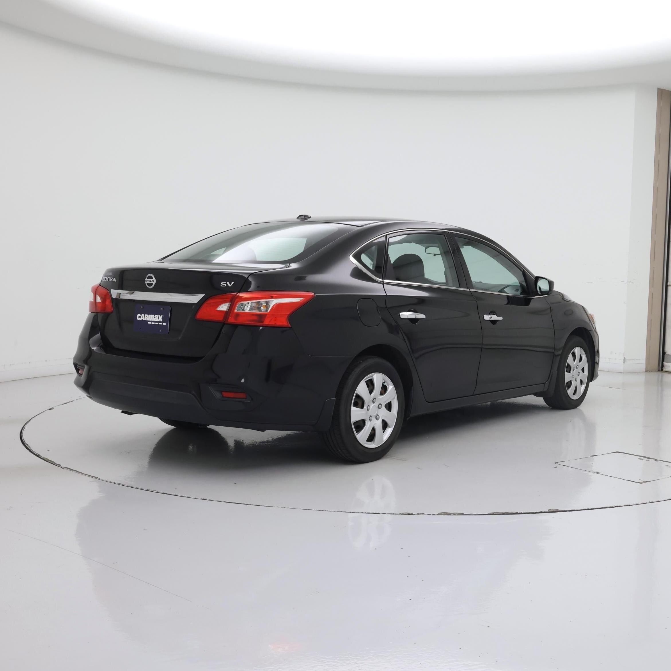 Thumbnail: 2016 Nissan Sentra - 8