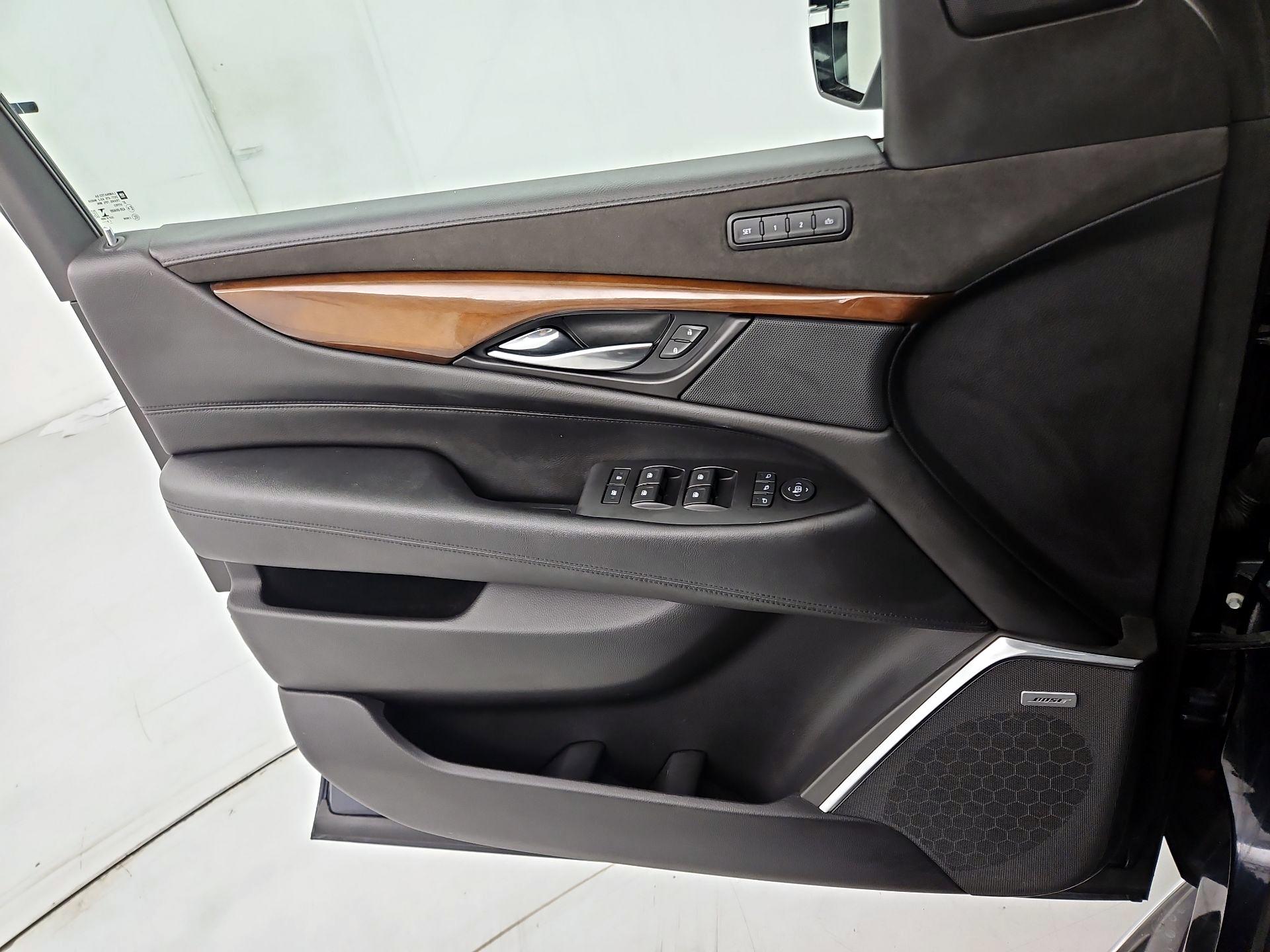 Thumbnail: 2020 Cadillac Escalade - 12