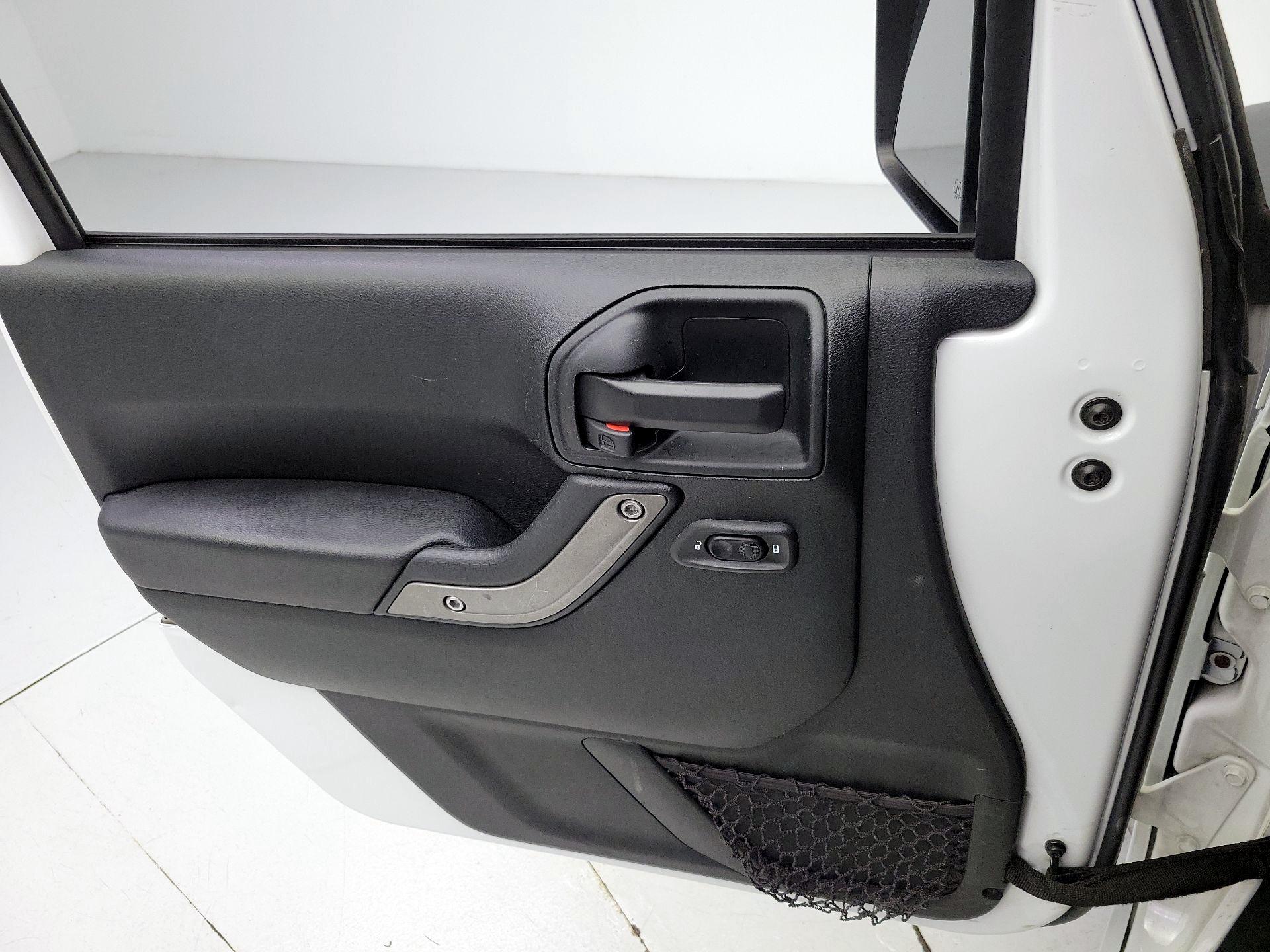 Thumbnail: 2018 Jeep Wrangler - 12
