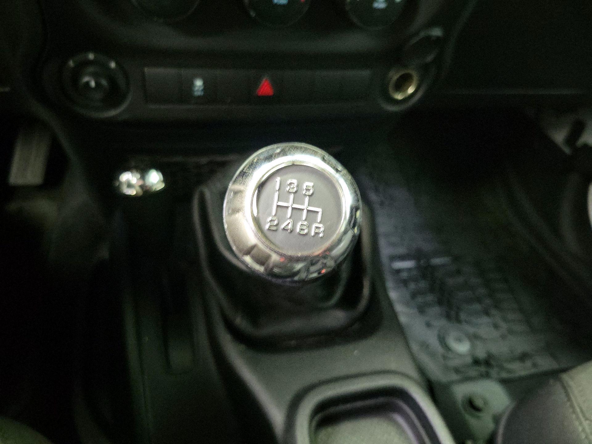 Thumbnail: 2018 Jeep Wrangler - 15