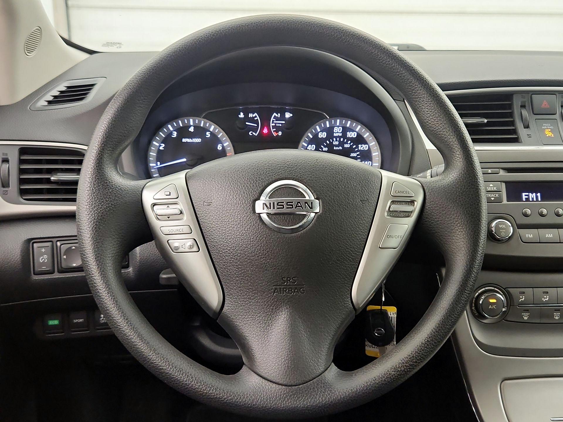 Thumbnail: 2014 Nissan Sentra - 10