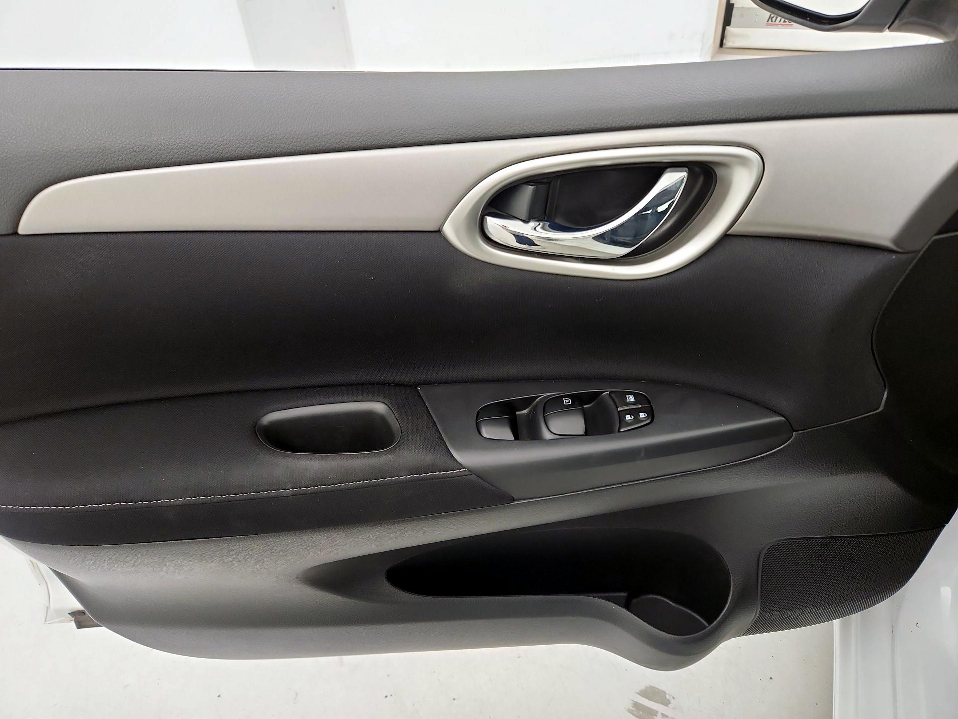 Thumbnail: 2014 Nissan Sentra - 12