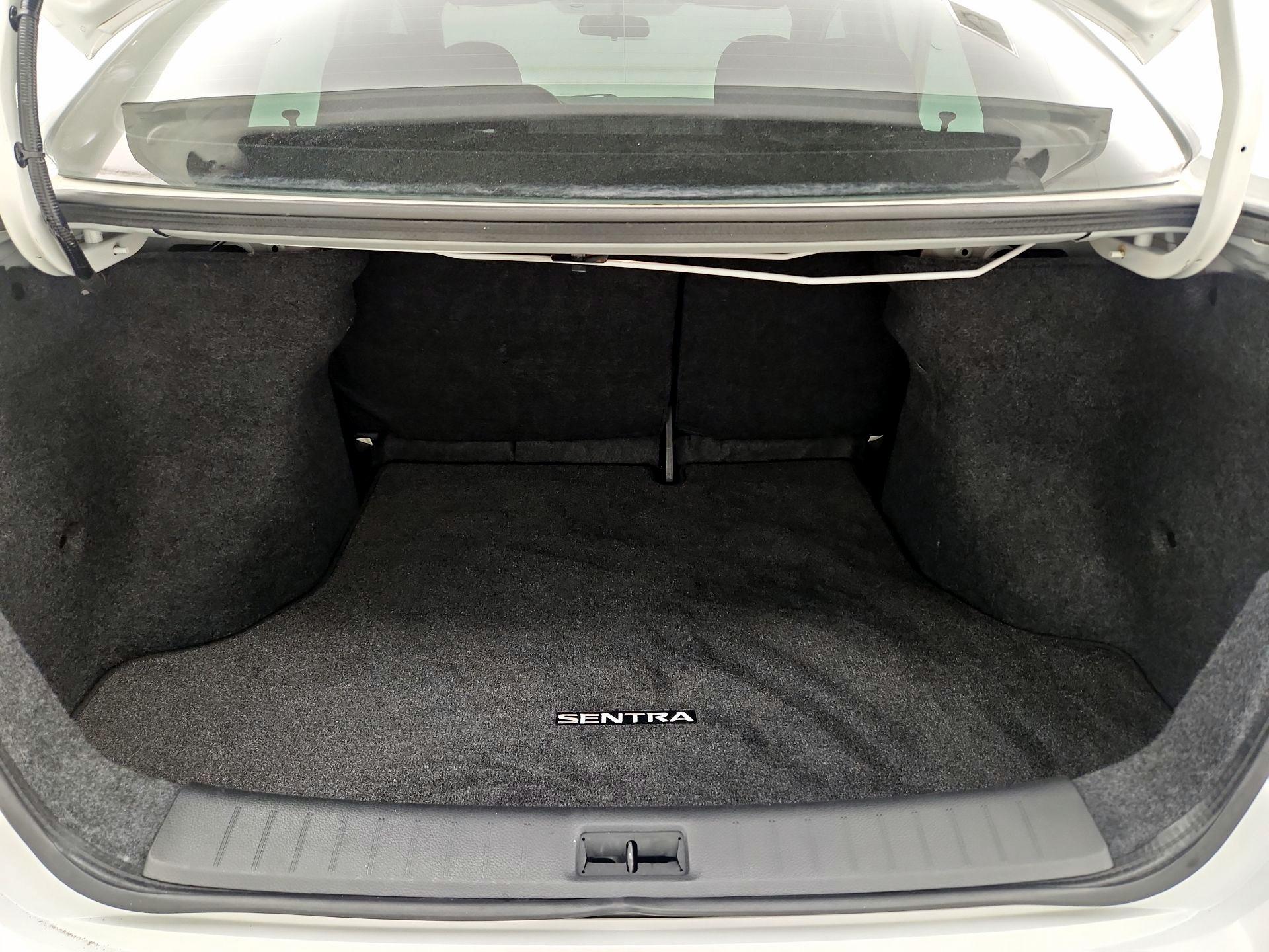 Thumbnail: 2014 Nissan Sentra - 18