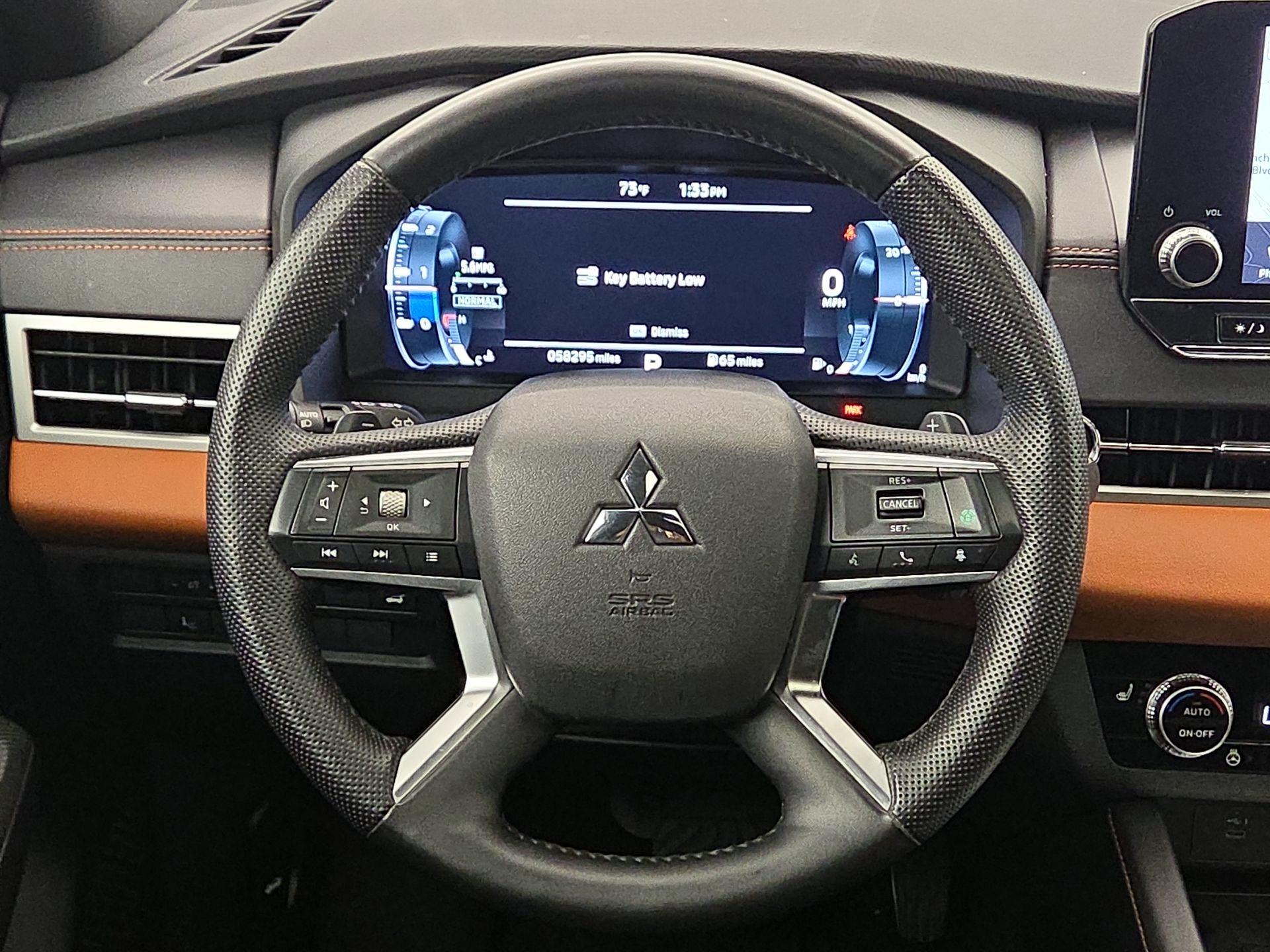 Thumbnail: 2023 Mitsubishi Outlander - 10