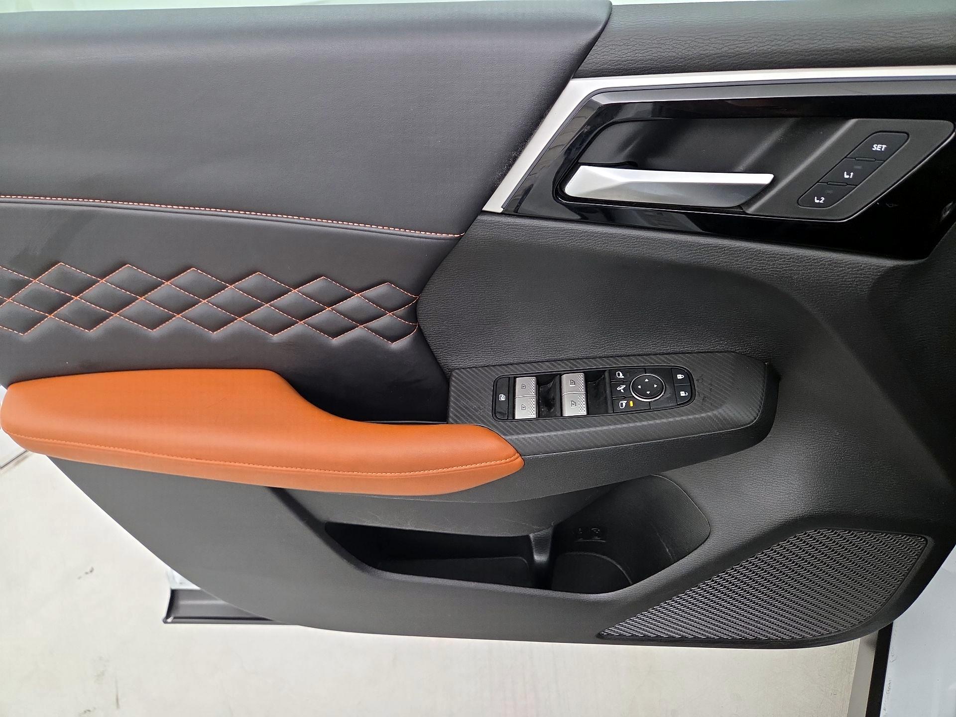 Thumbnail: 2023 Mitsubishi Outlander - 12