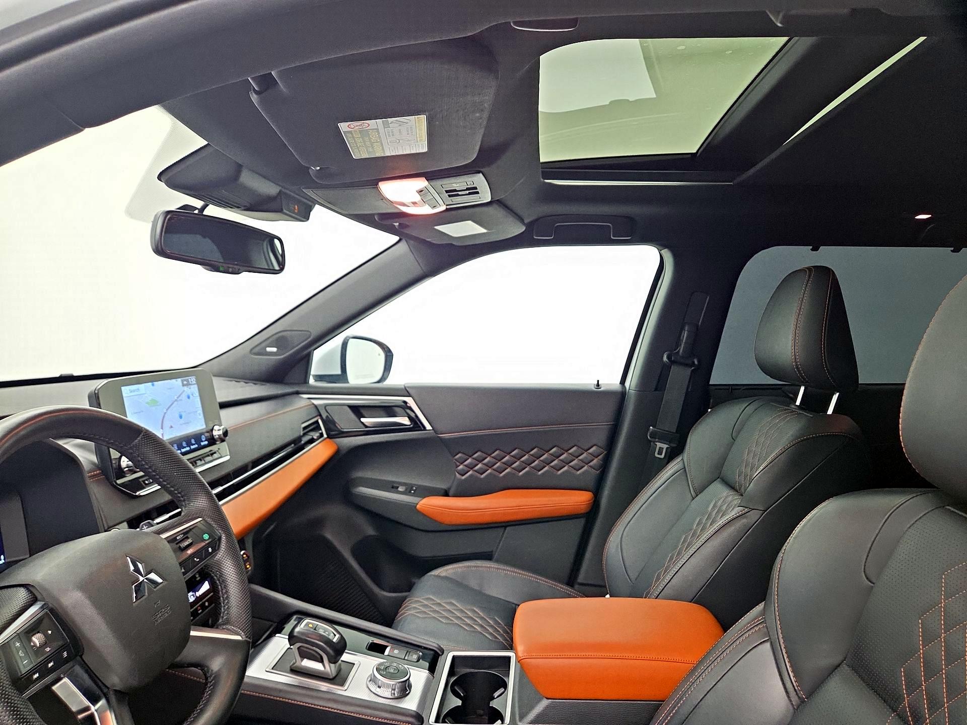 Thumbnail: 2023 Mitsubishi Outlander - 20