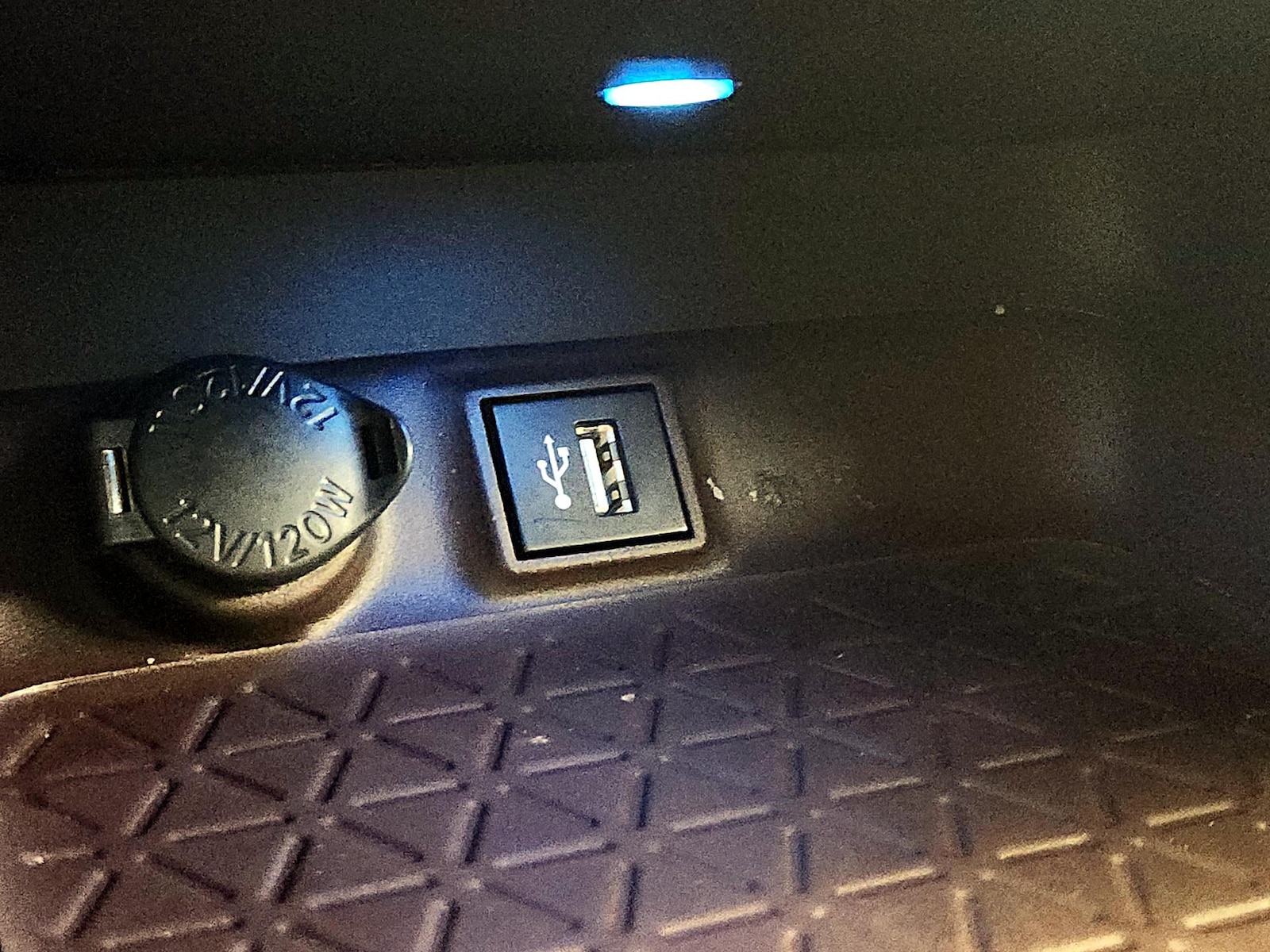 2024 Toyota RAV4 Limited - Photo 19