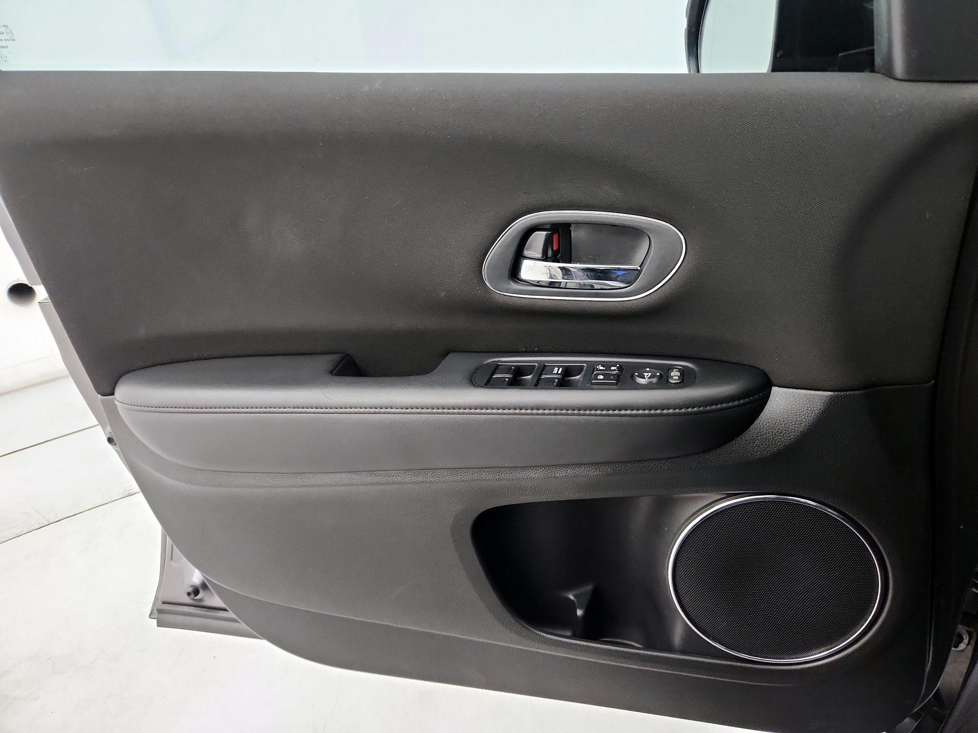 Thumbnail: 2016 Honda HR-V - 12