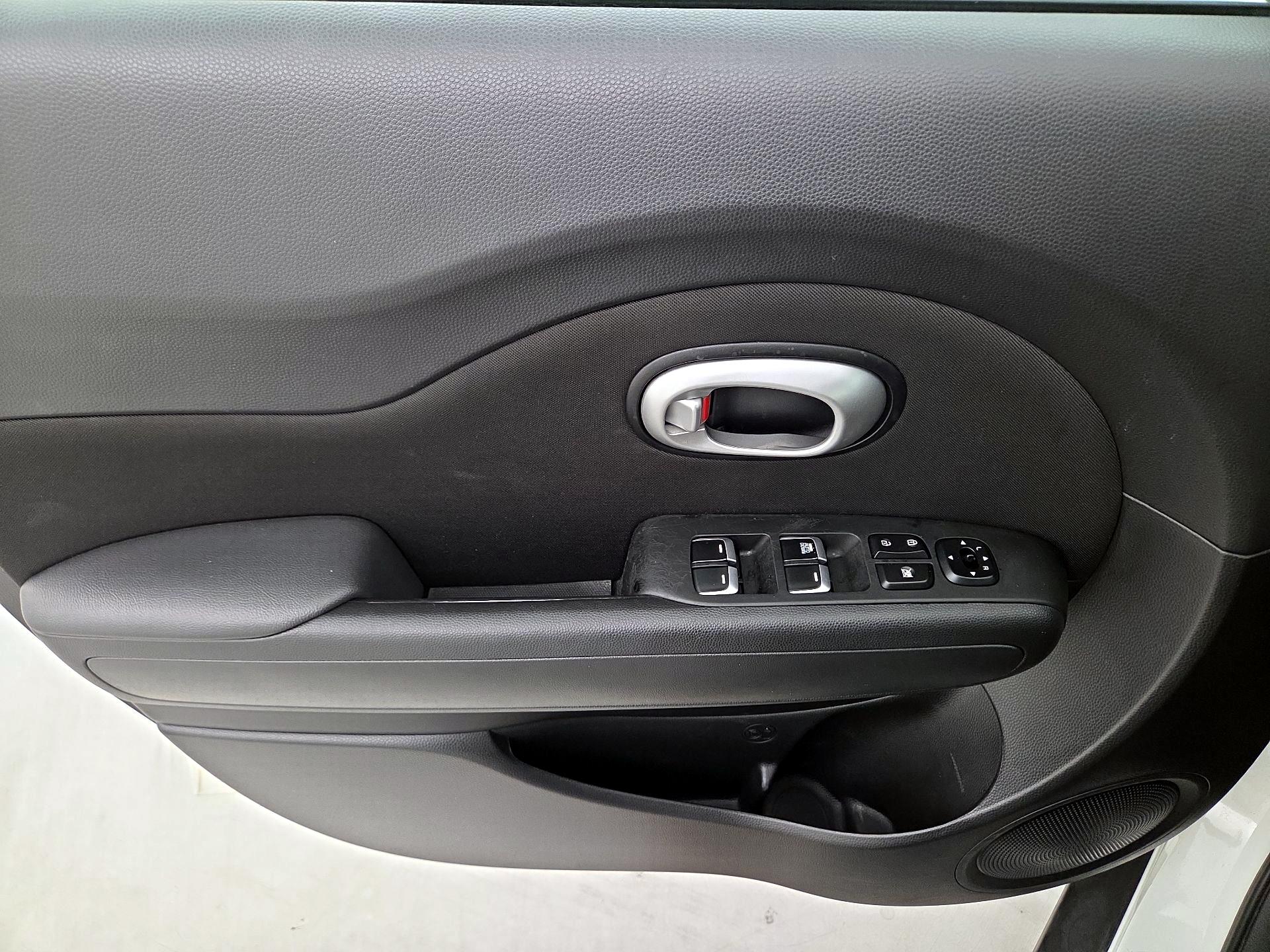Thumbnail: 2017 Kia Soul - 12