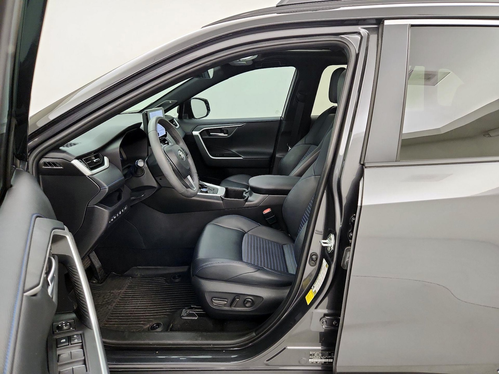 2024 Toyota RAV4 XSE - Photo 12