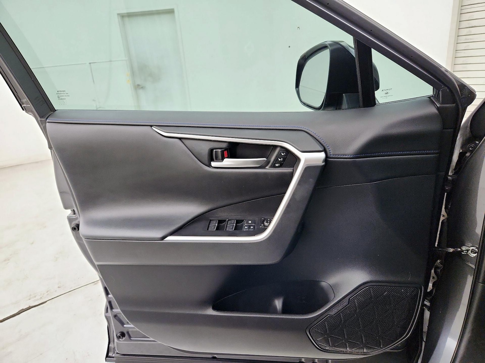 2024 Toyota RAV4 XSE - Photo 13